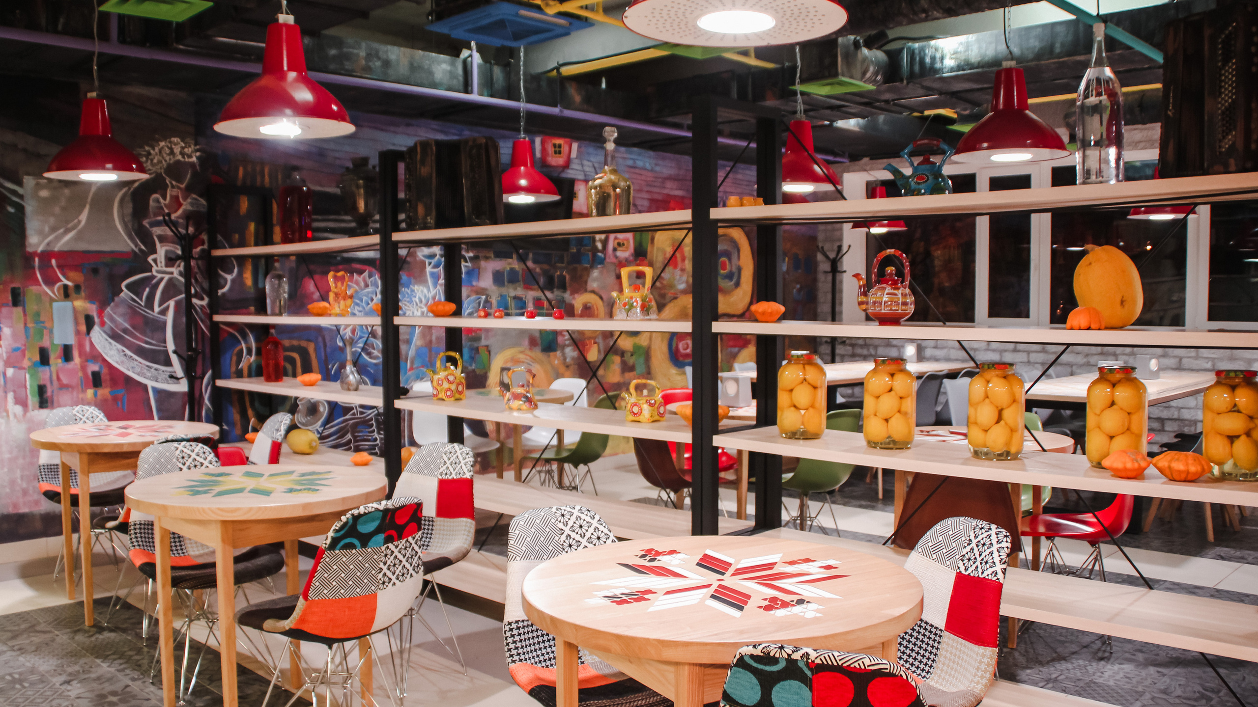 Элементы декора интерьера супермаркета «Рост»