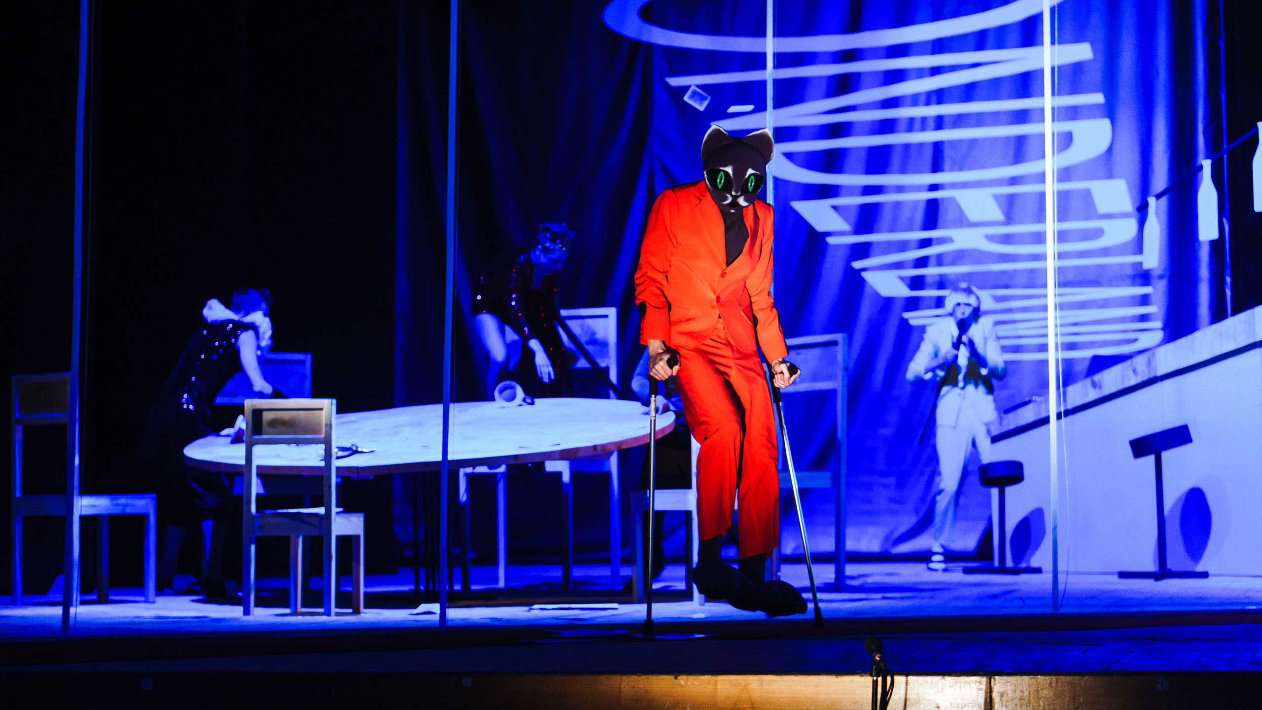 Театр «Прекрасные Цветы». Alice in Wonderland