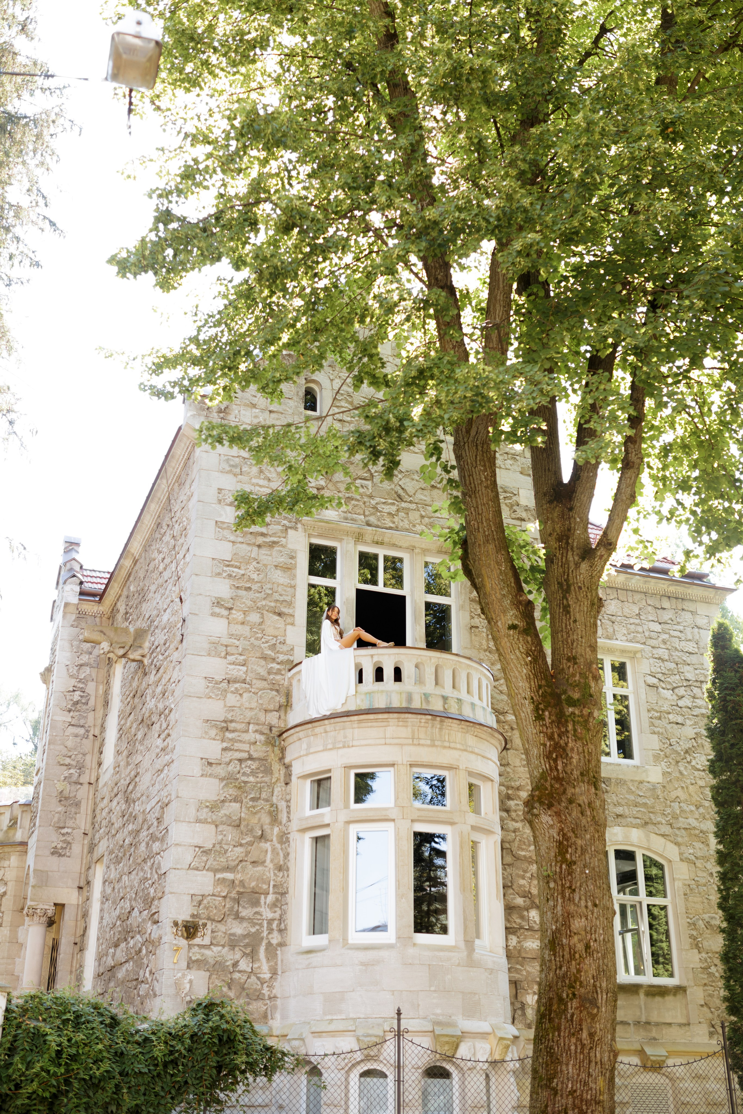 S & B | Lion's Castle