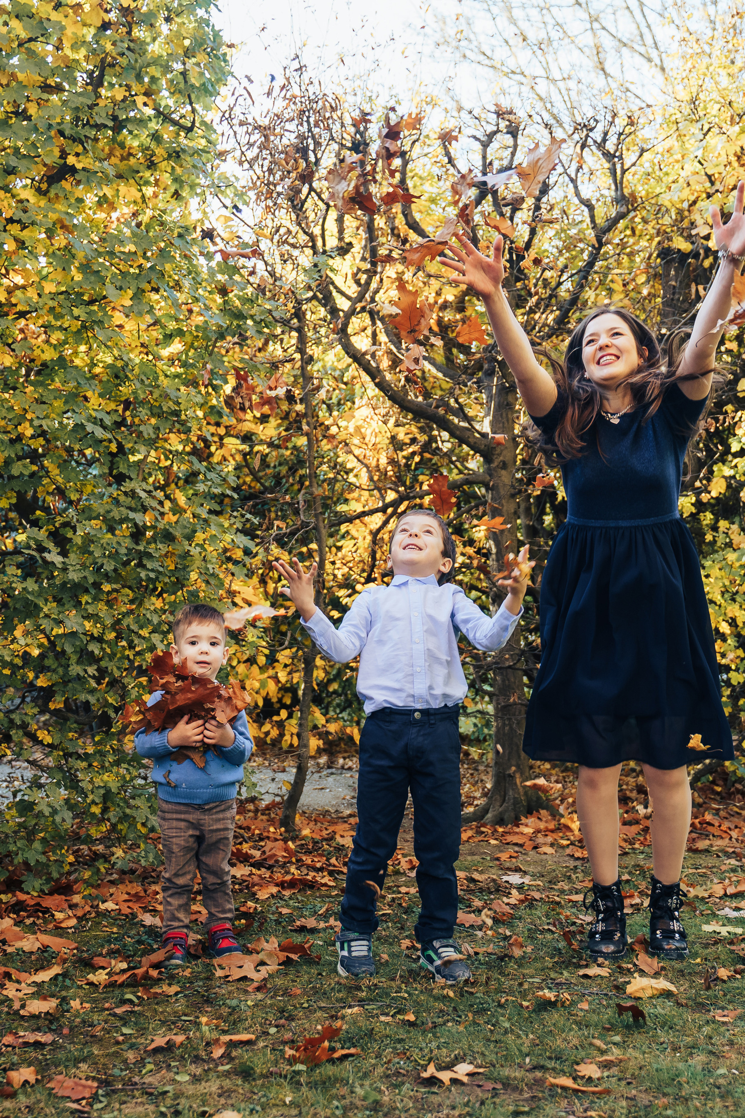 Family walking. Photographer in London Daria Agafonova
