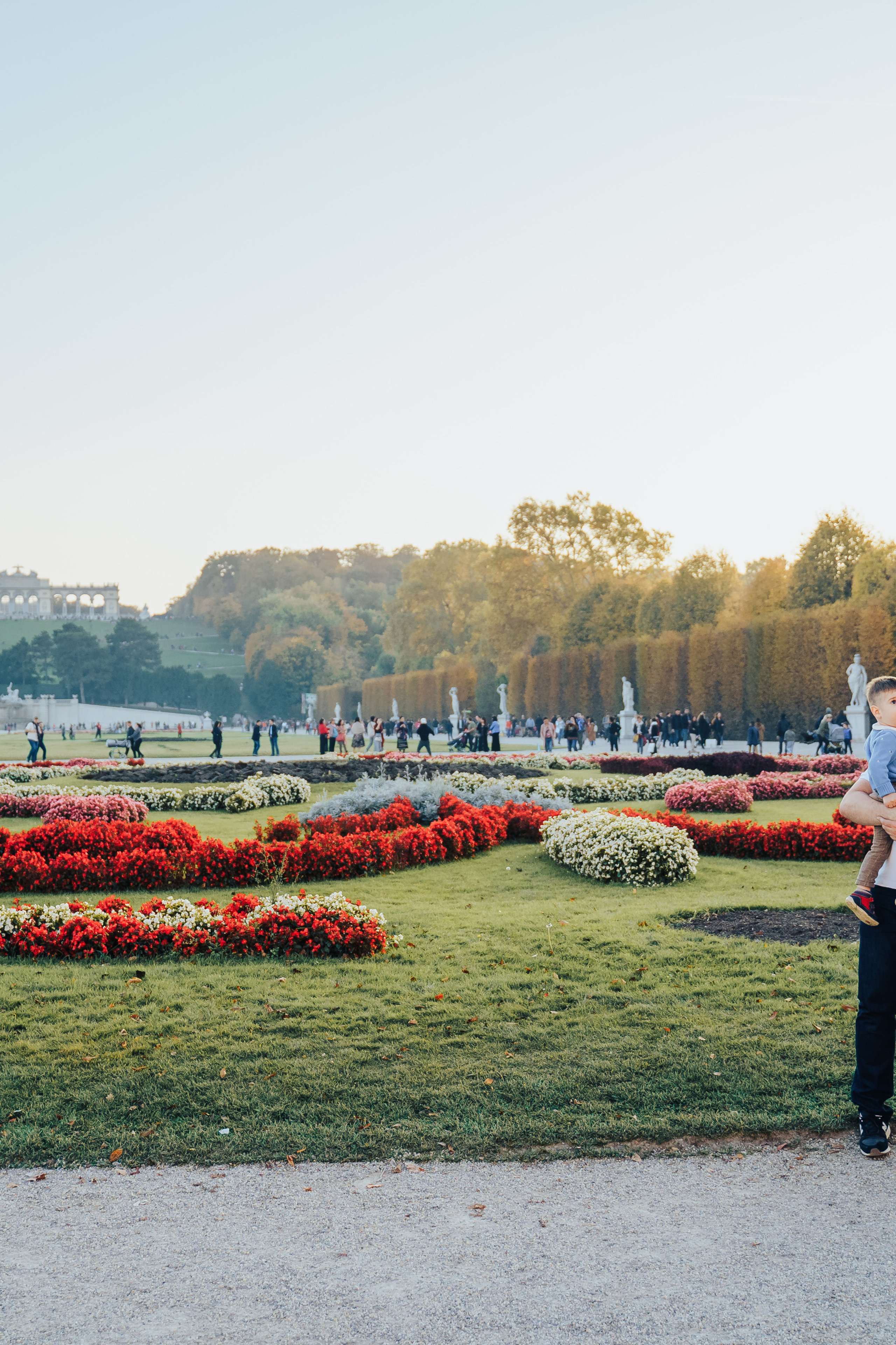 Family walking. Photographer in London Daria Agafonova