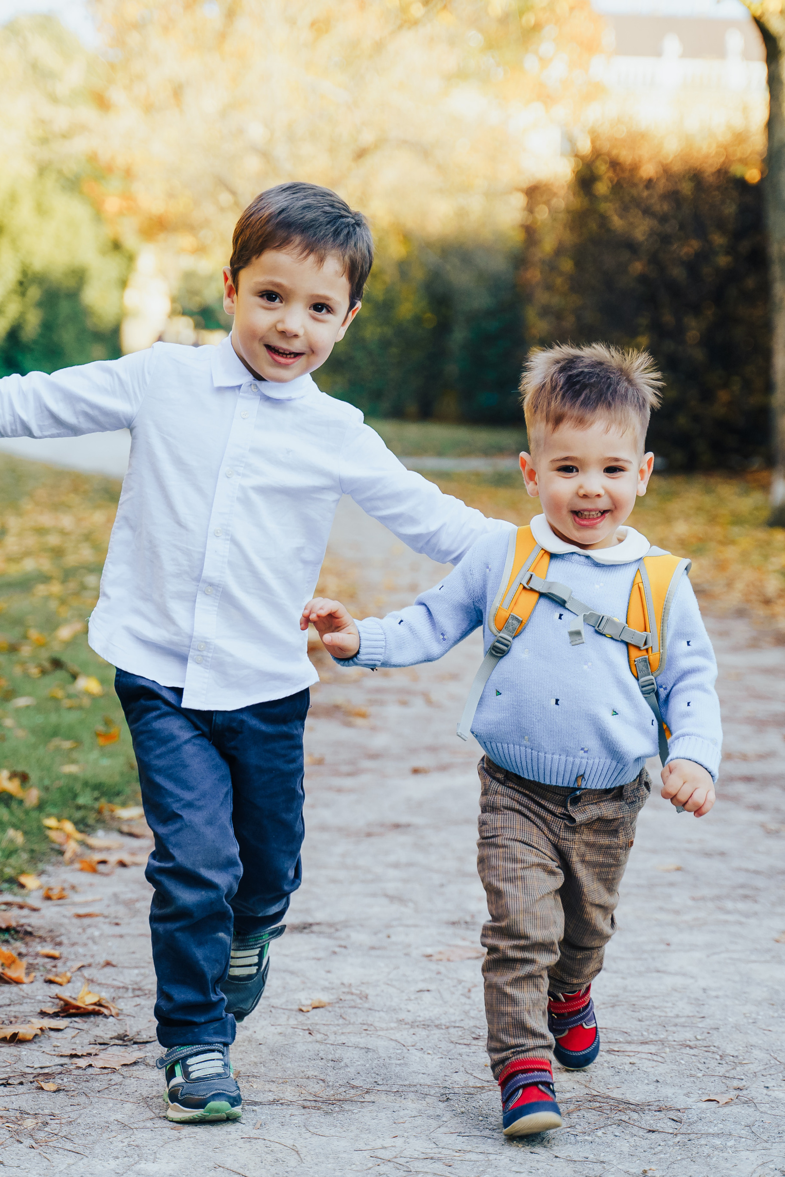 Family walking. Photographer in London Daria Agafonova