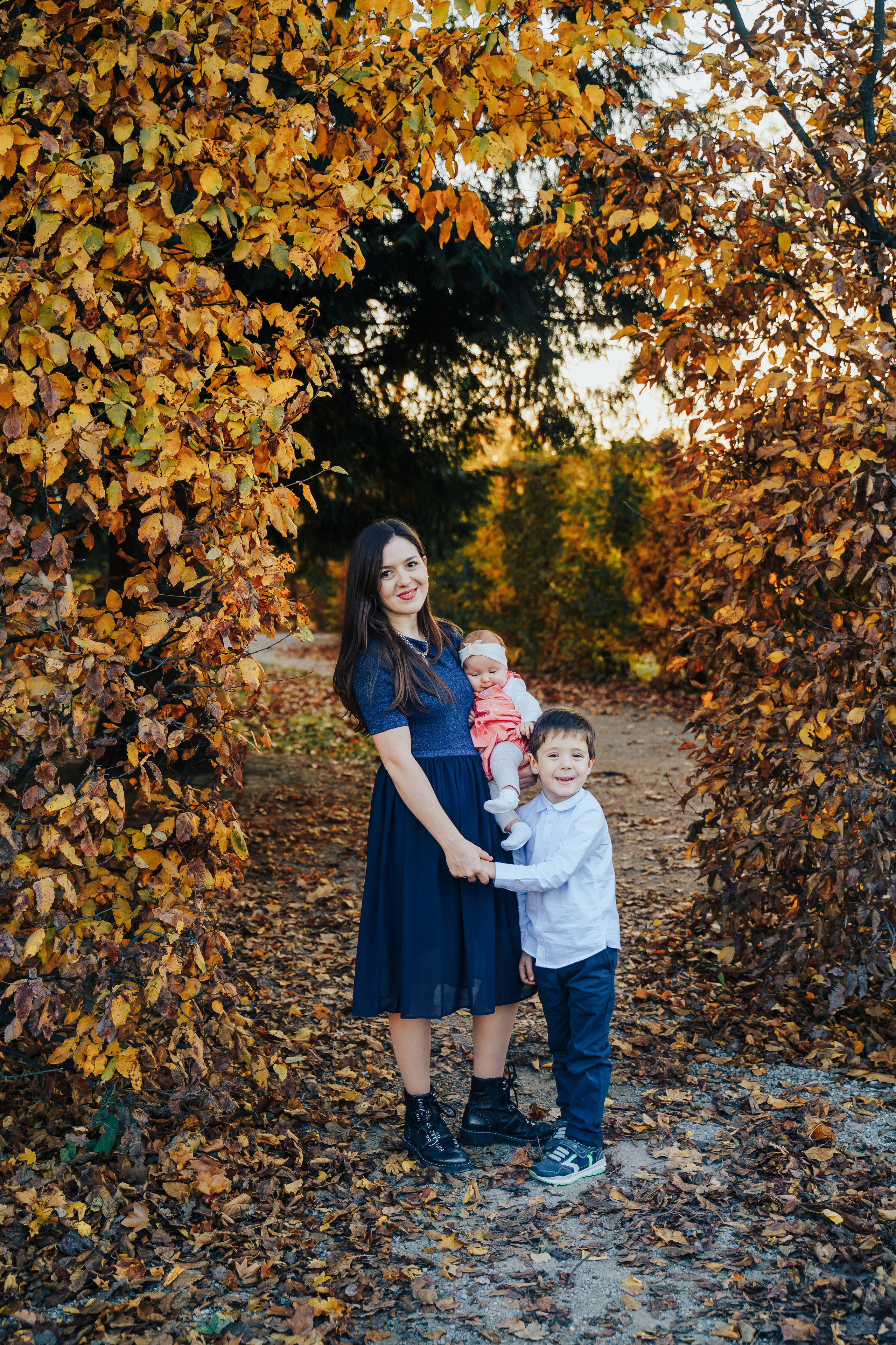 Family walking. Photographer in London Daria Agafonova