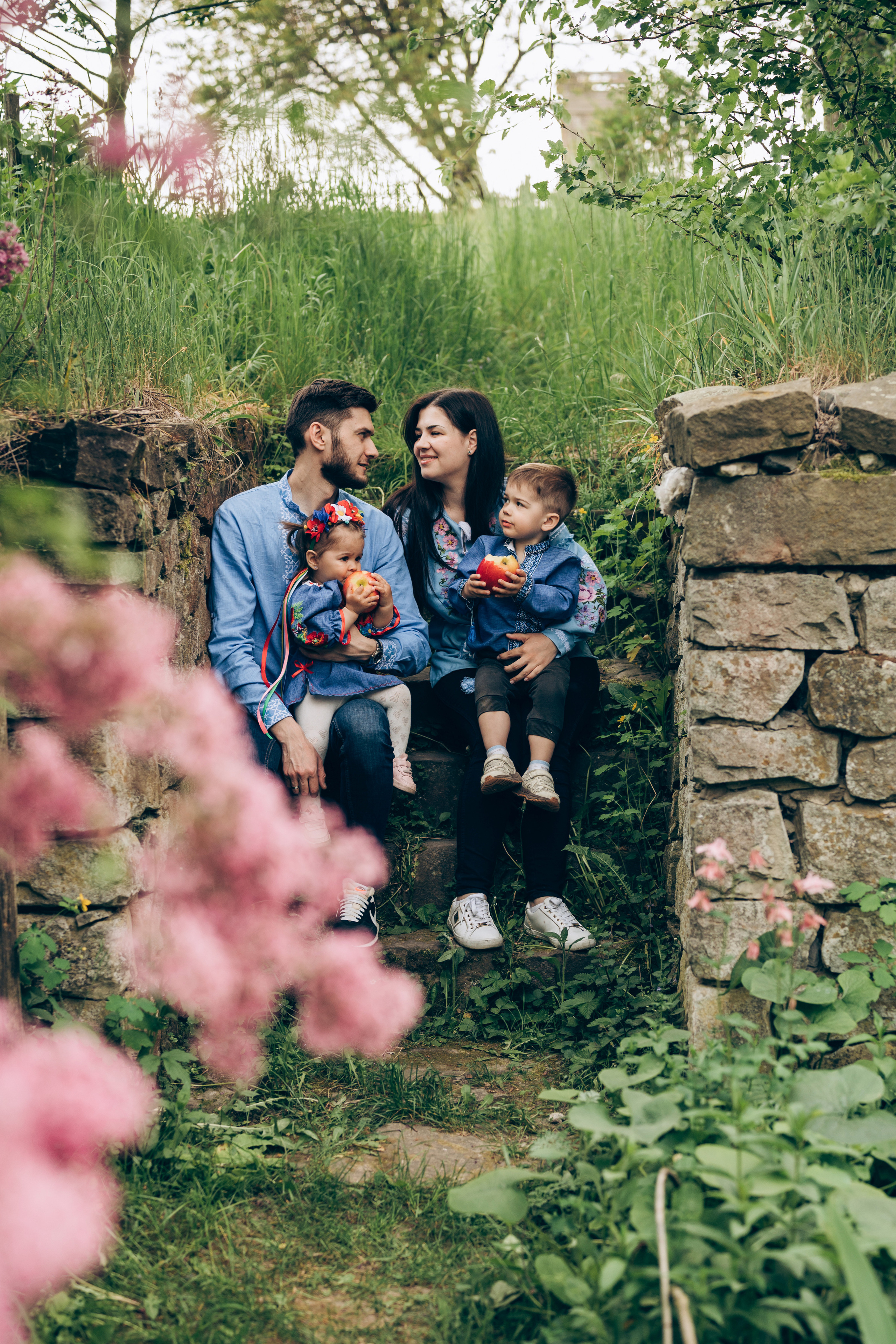 Jacaranda flowers. Tatiana Malysheva — family photographer and videographer in Valencia, Spain