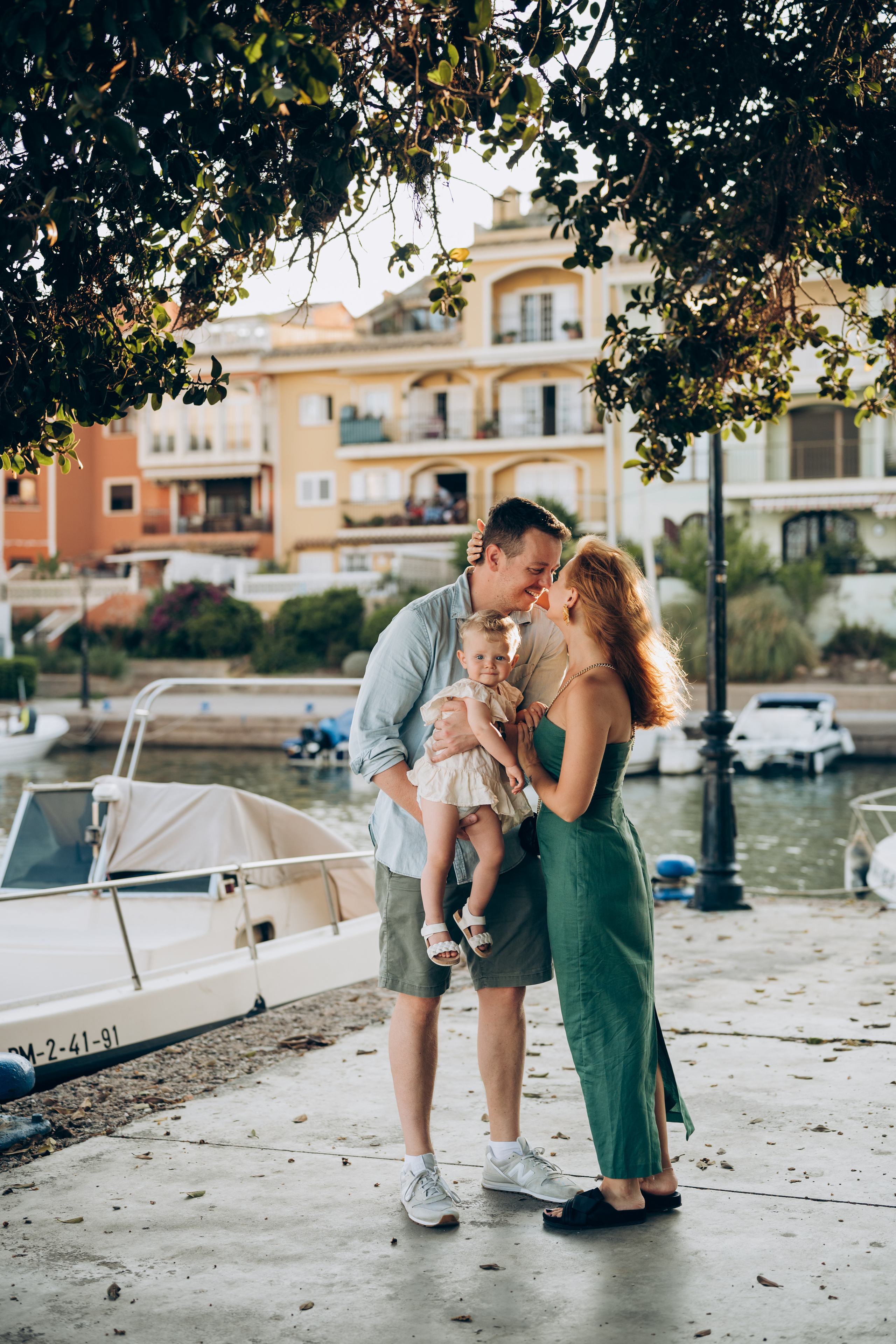Jacaranda flowers. Tatiana Malysheva — family photographer and videographer in Valencia, Spain