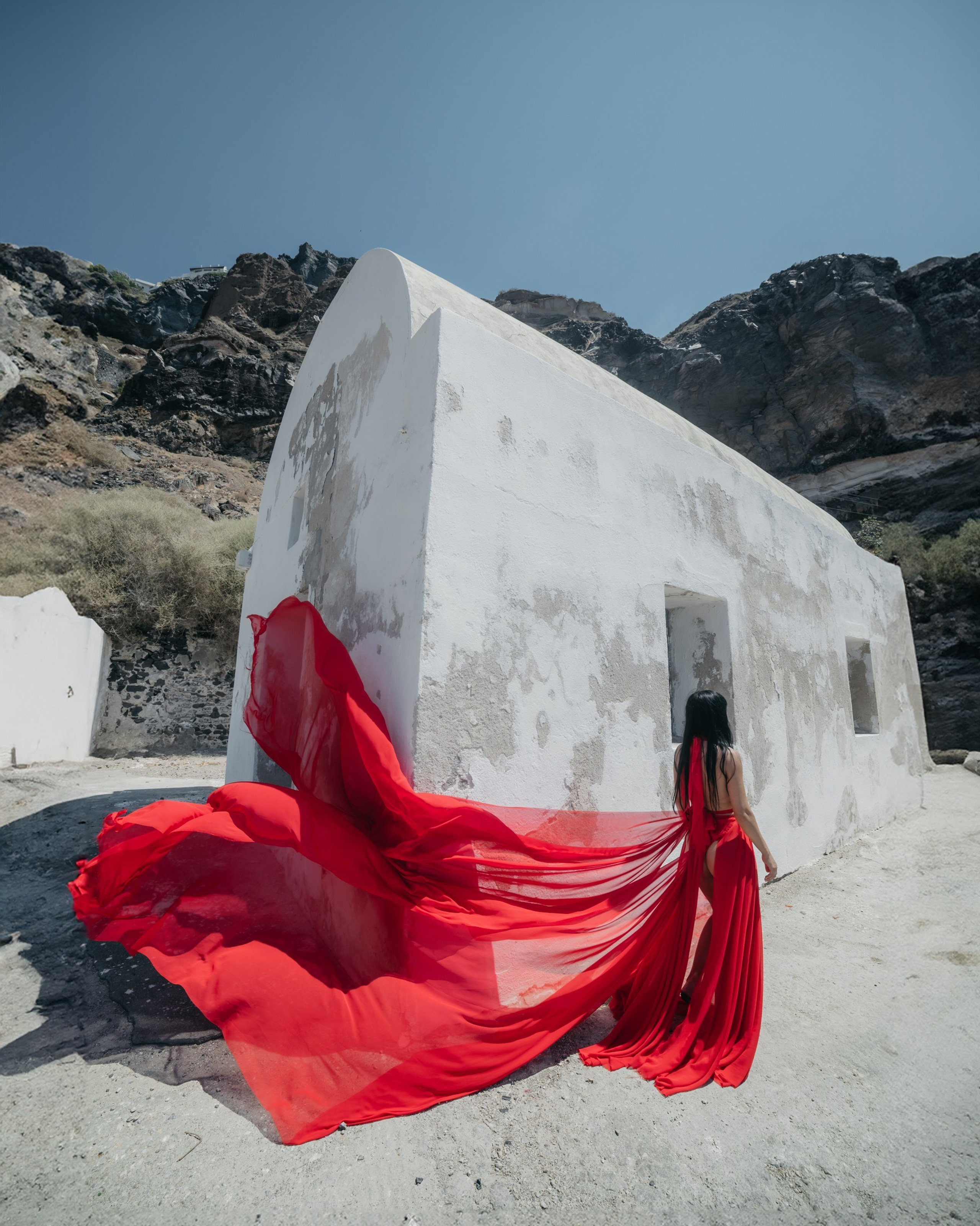 Red dress — un proiect în două acte.