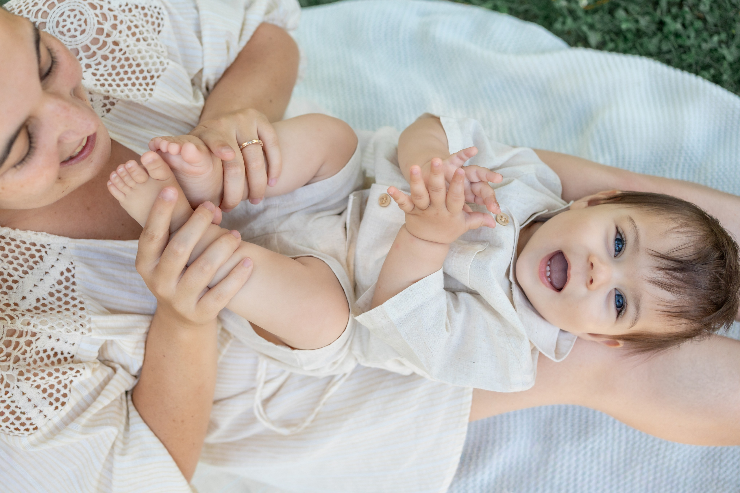 En brazos de mamá