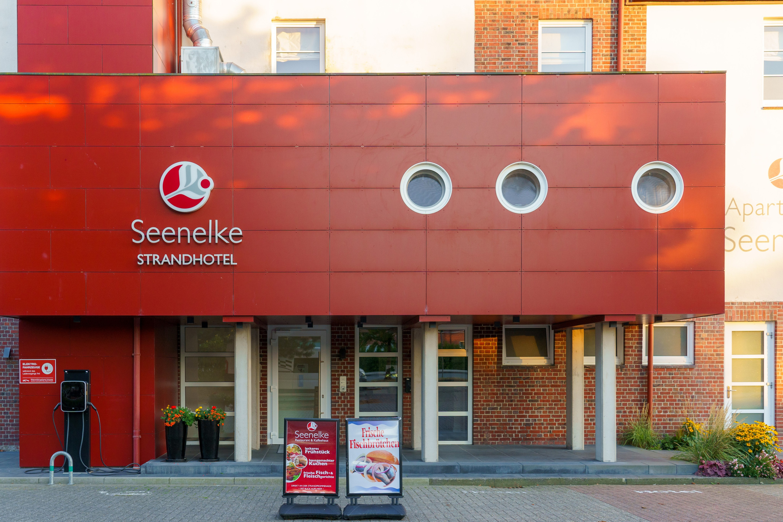 Hotel Seenelke in Wilhelmshaven. Hochzeiten & Fotografie in Wilhelmshaven | Jade Visual