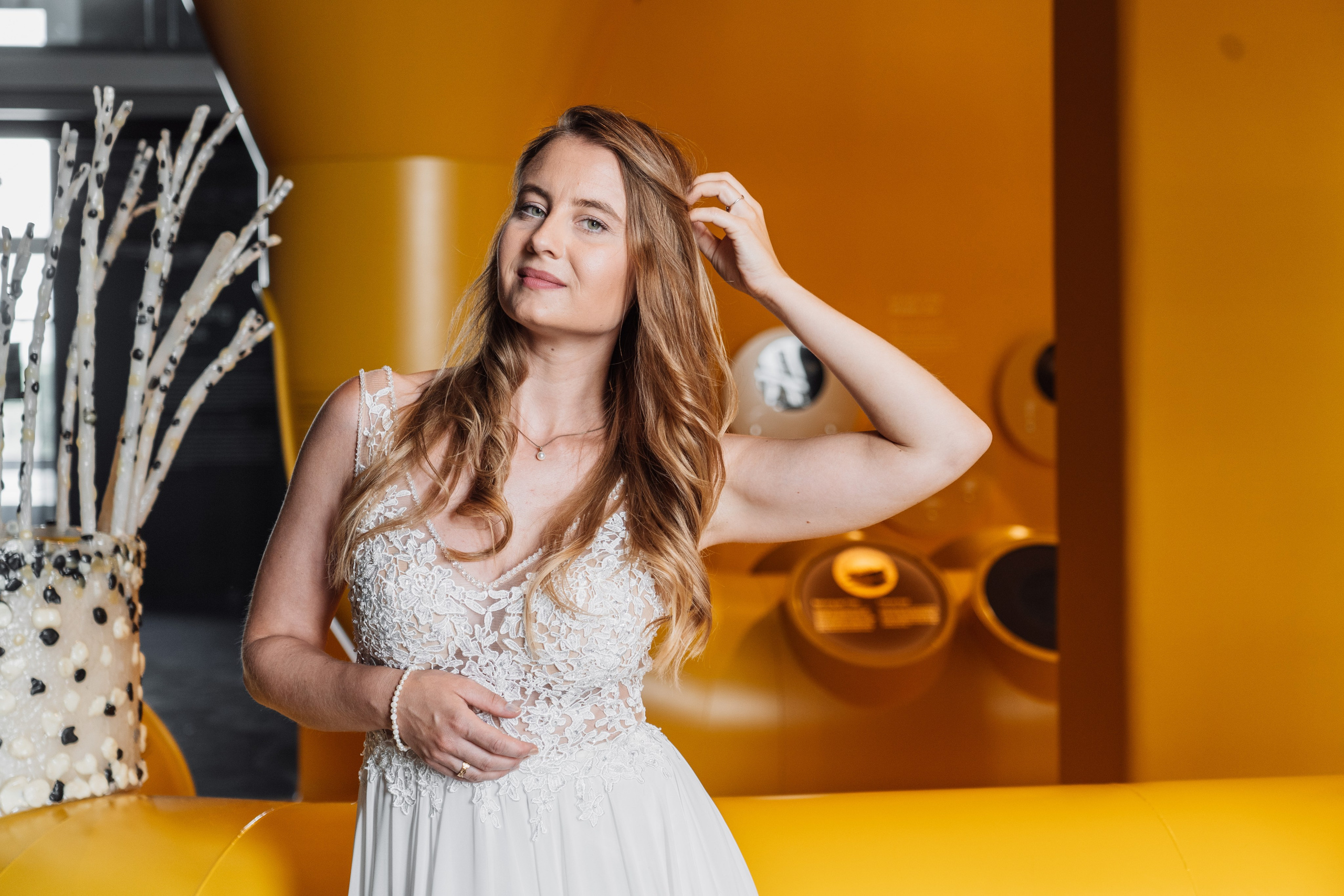Brautporträt im Interieur. Hochzeiten & Fotografie in Wilhelmshaven | Jade Visual