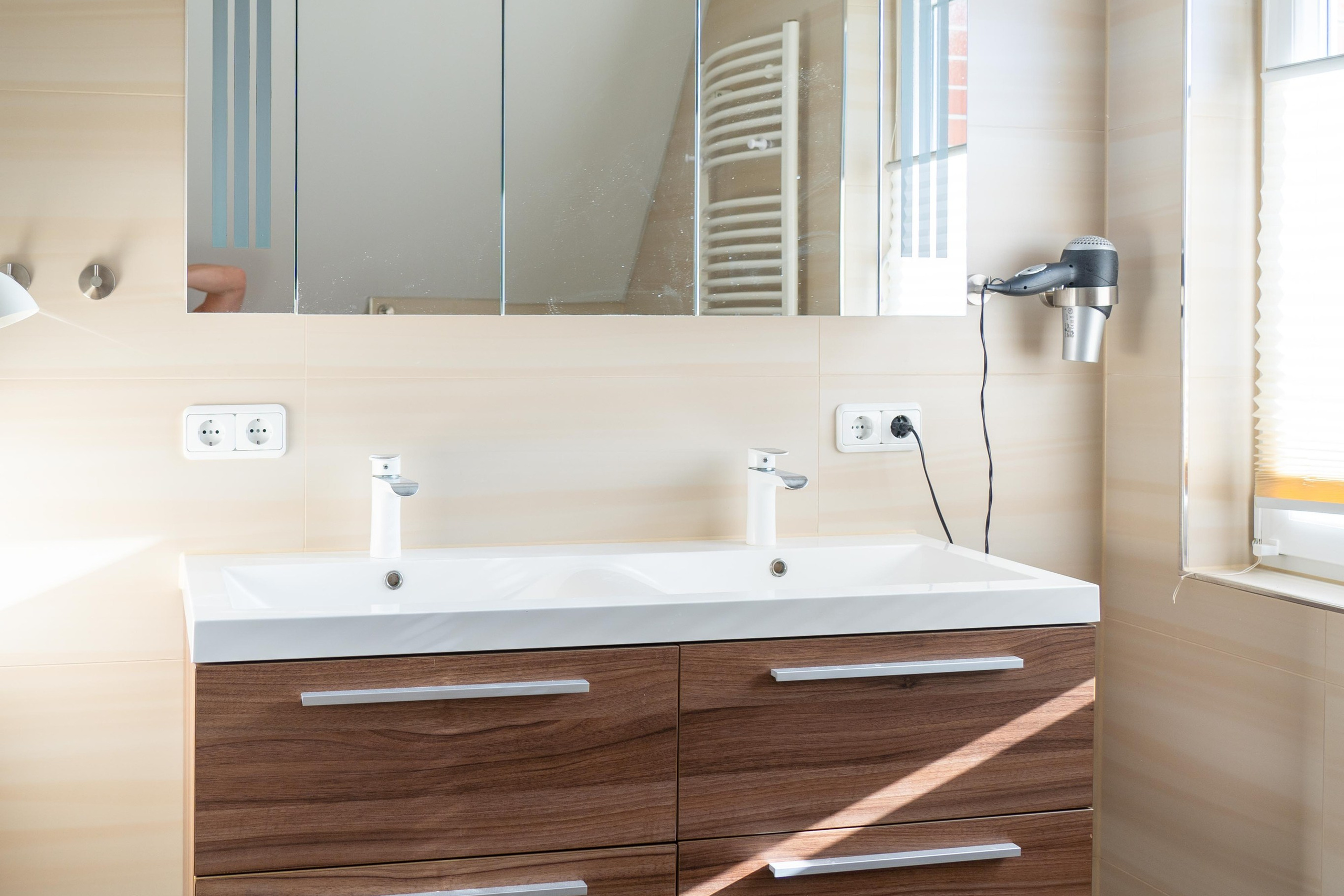 Badezimmer Rotenburg Doppelwaschbecken Waschtisch Spiegelschrank Immobilienfotografie Niedersachsen