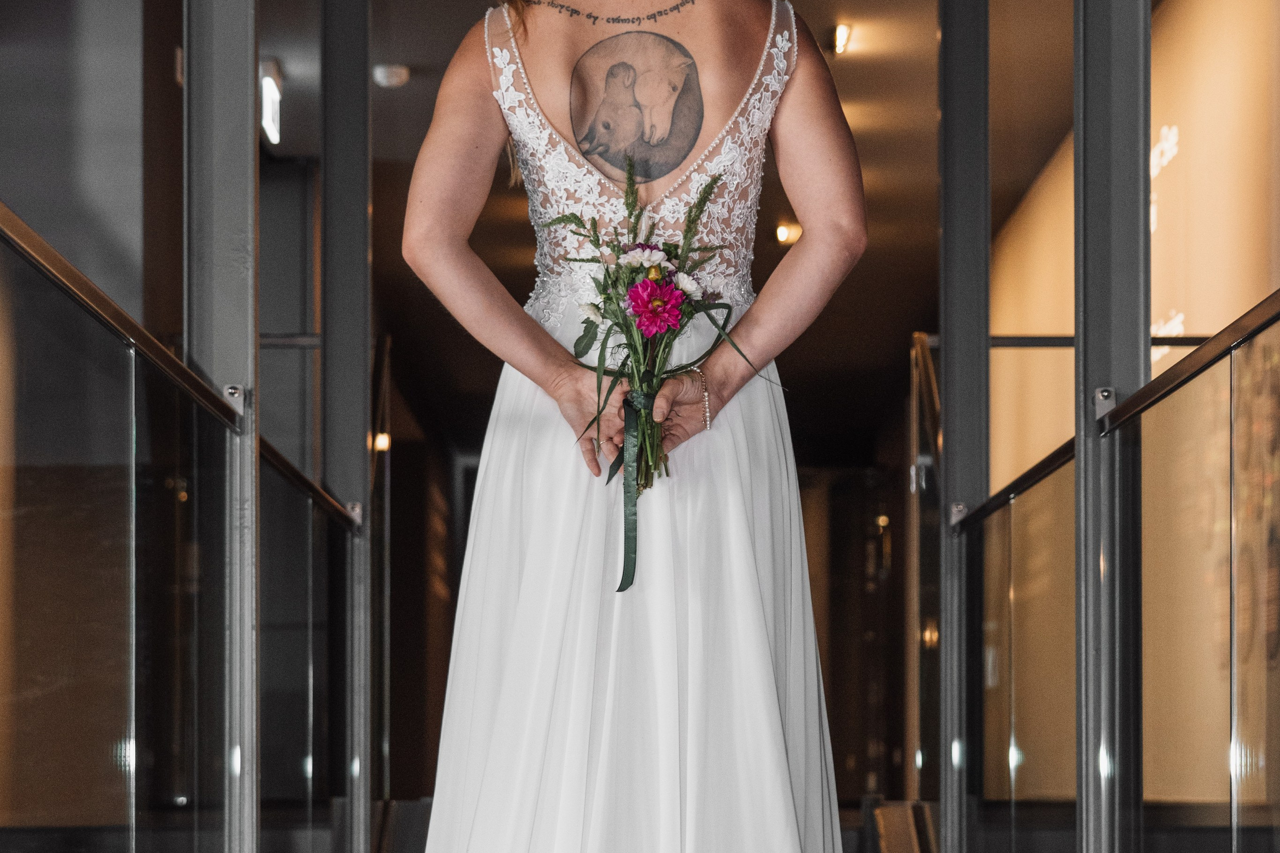 Brautporträt im Interieur. Hochzeiten & Fotografie in Wilhelmshaven | Jade Visual