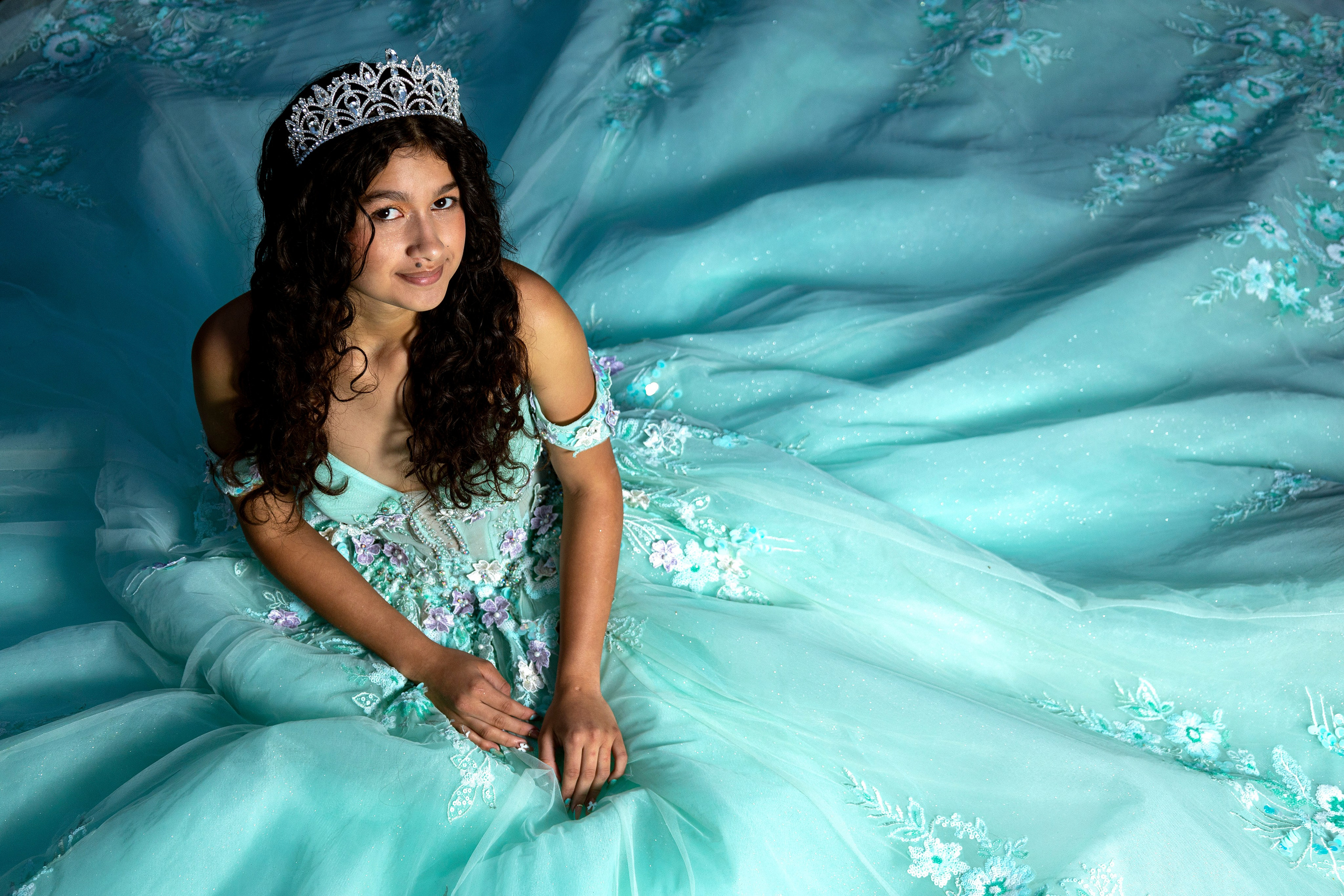 Fotos de 15 años detrás de cámaras como hacer fotos bonitas historias de fotos. Fotografía profesional para su evento en Caldas por SERFOTOGRAFÍA