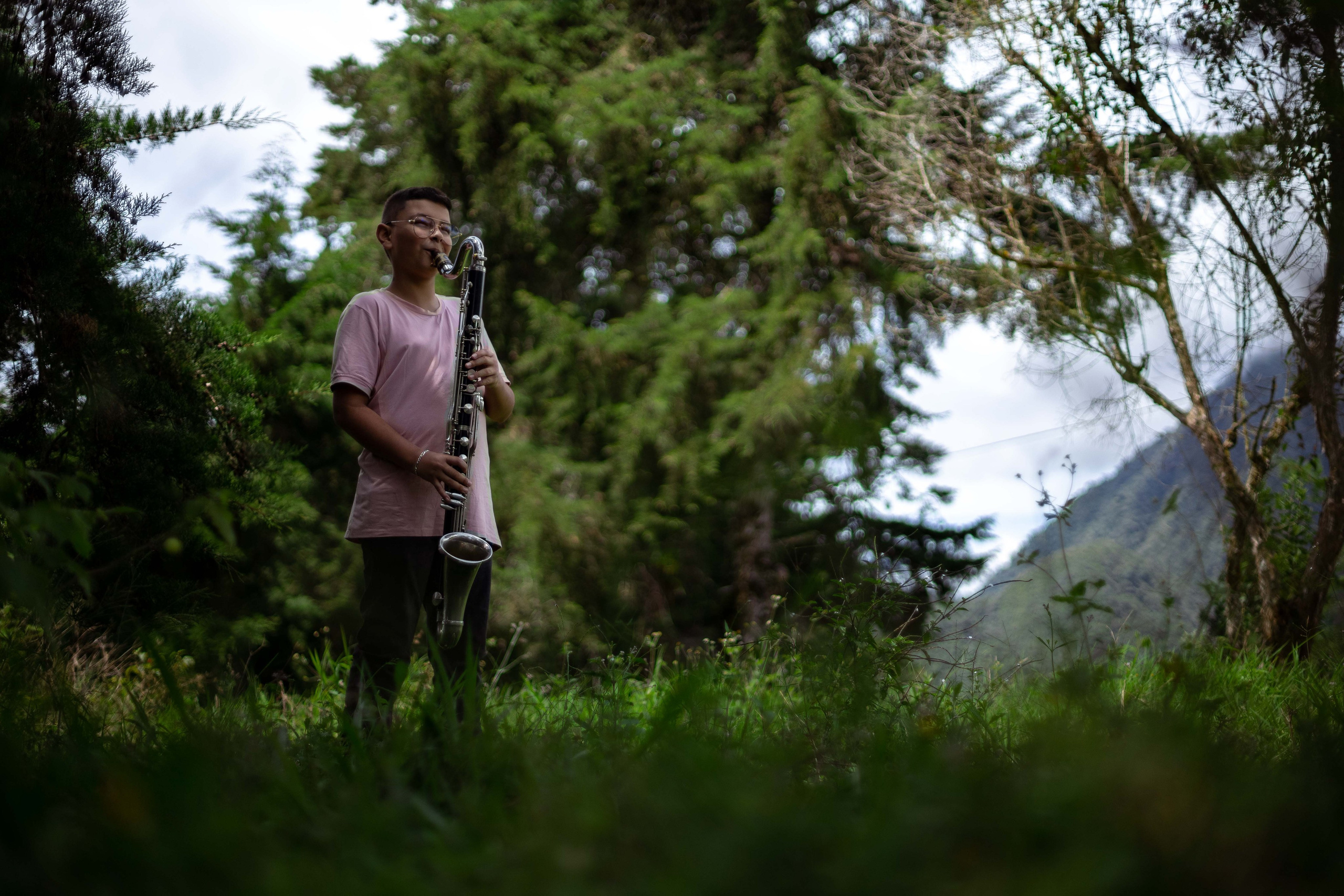 Fotos de 15 años detrás de cámaras como hacer fotos bonitas historias de fotos. Fotografía profesional para su evento en Caldas por SERFOTOGRAFÍA