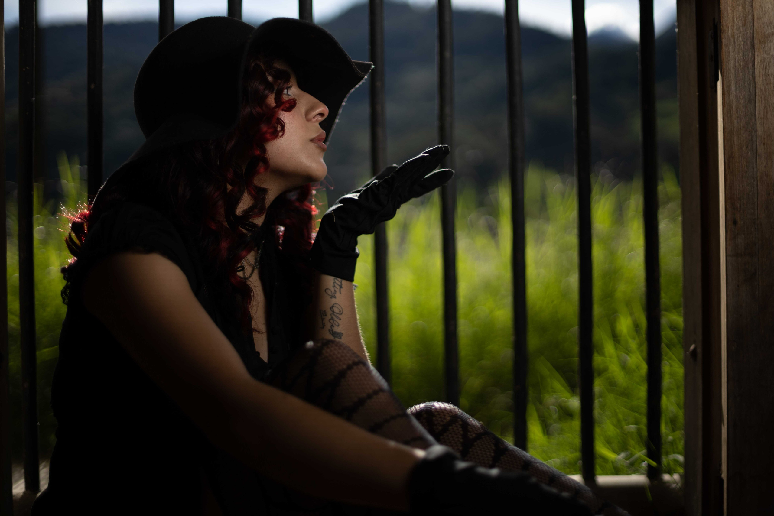 Fotos de 15 años detrás de cámaras como hacer fotos bonitas historias de fotos. Fotografía profesional para su evento en Caldas por SERFOTOGRAFÍA