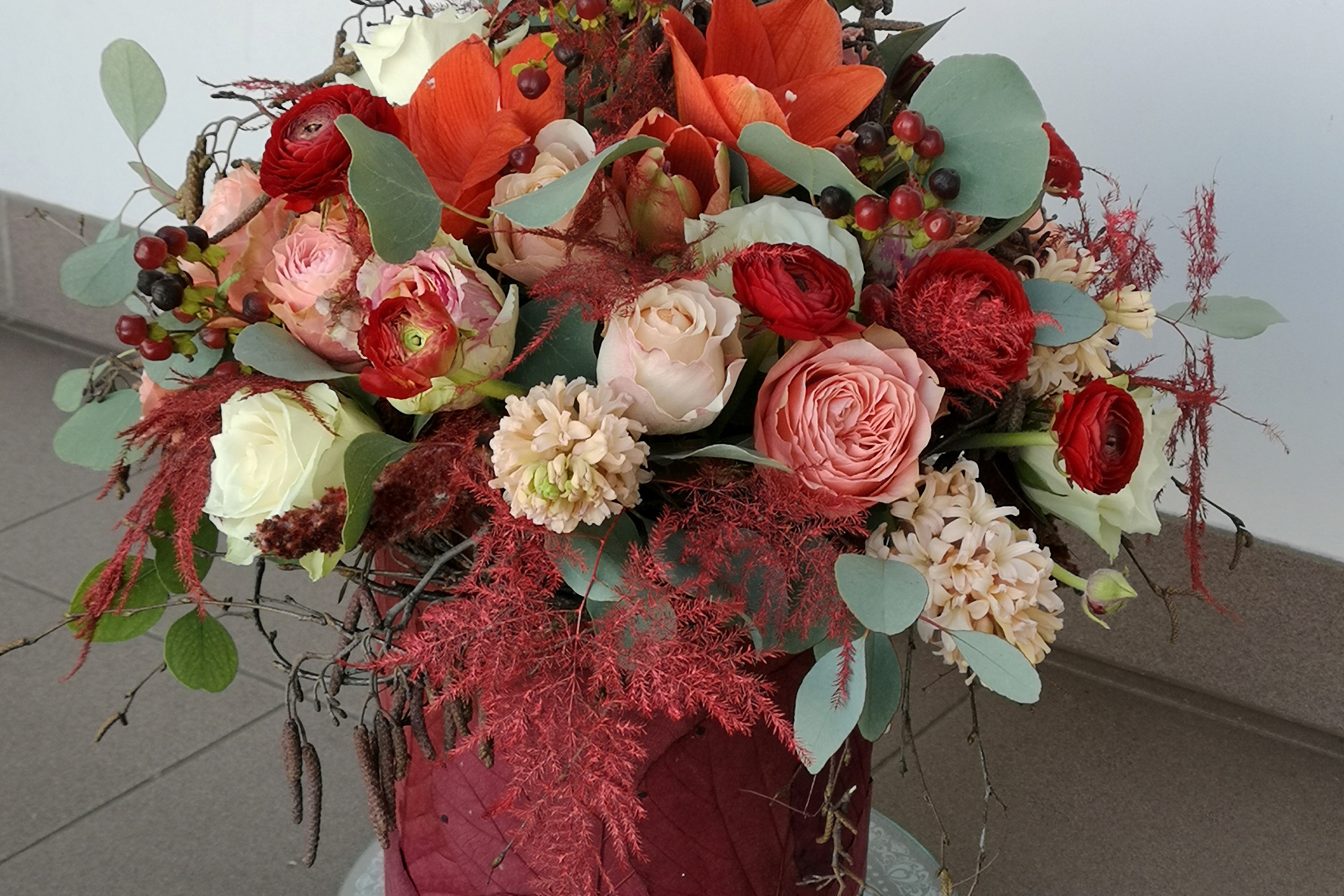 Ziedu pušķi kastē