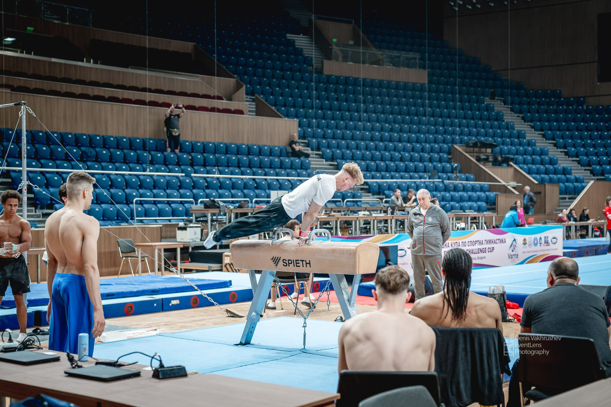 Future events. Event Lens Photo | @deevaden