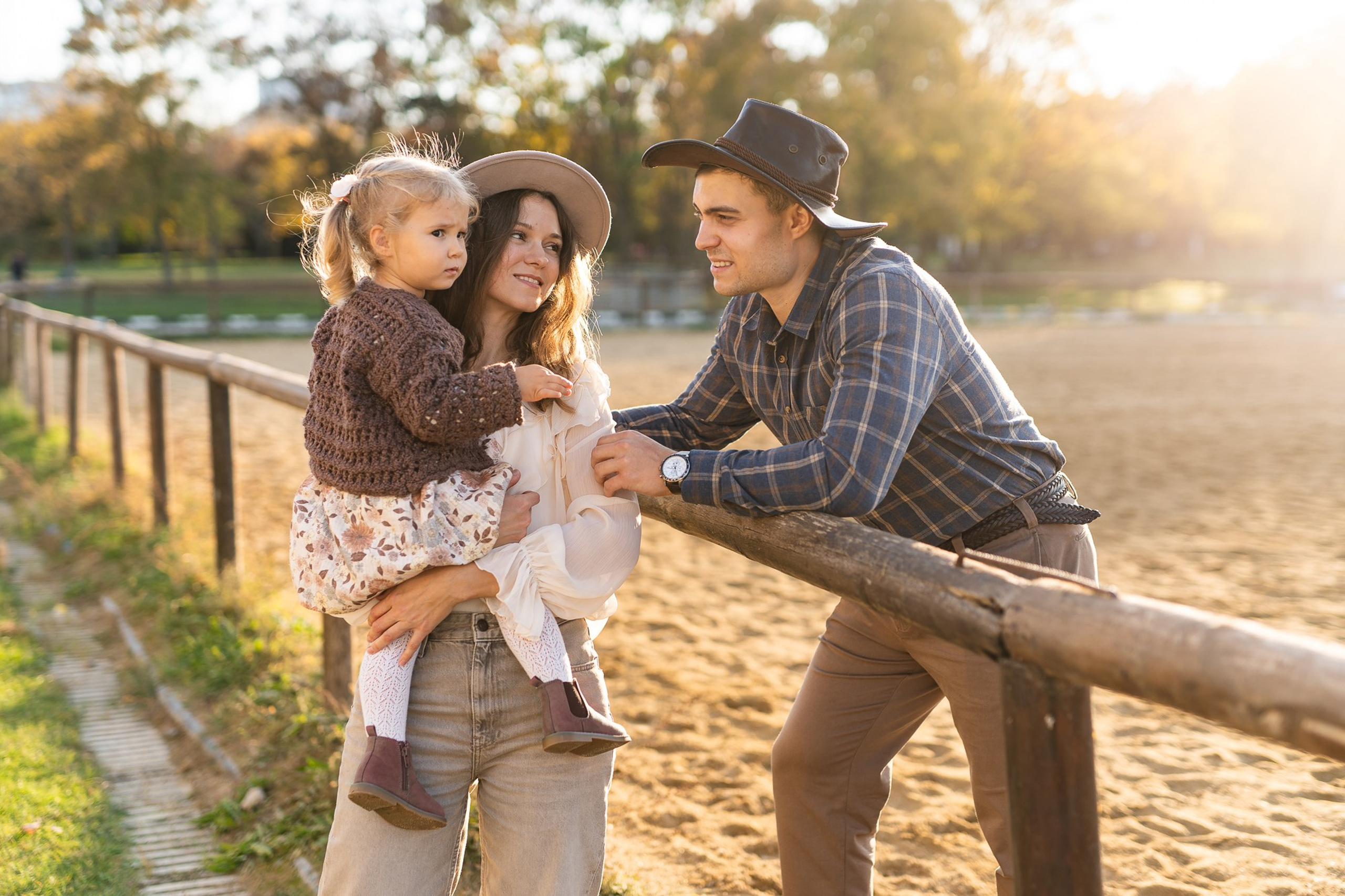Оля и Рома = Эмилия