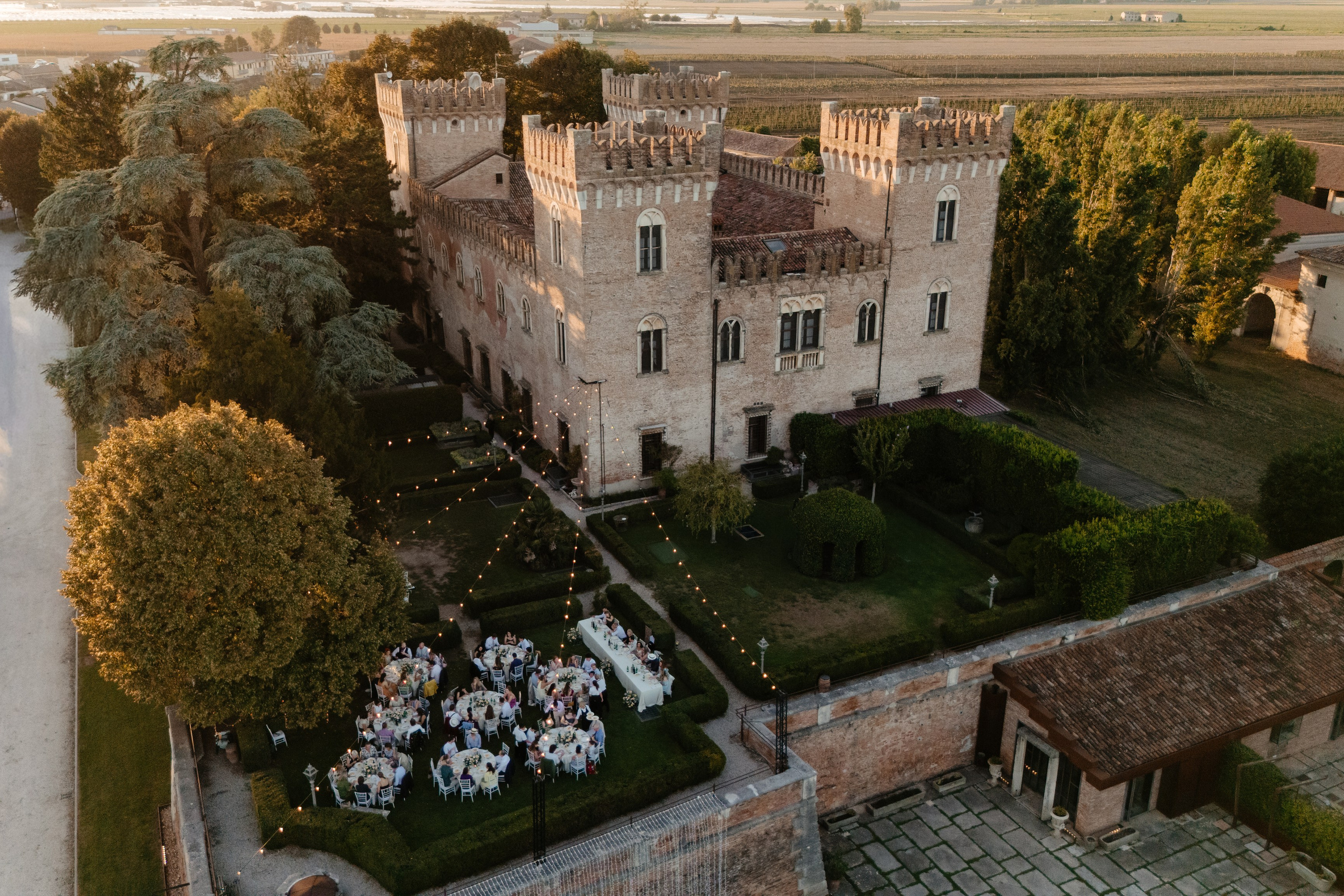 Lars & Antonia, Location: Castello Bevilacqua