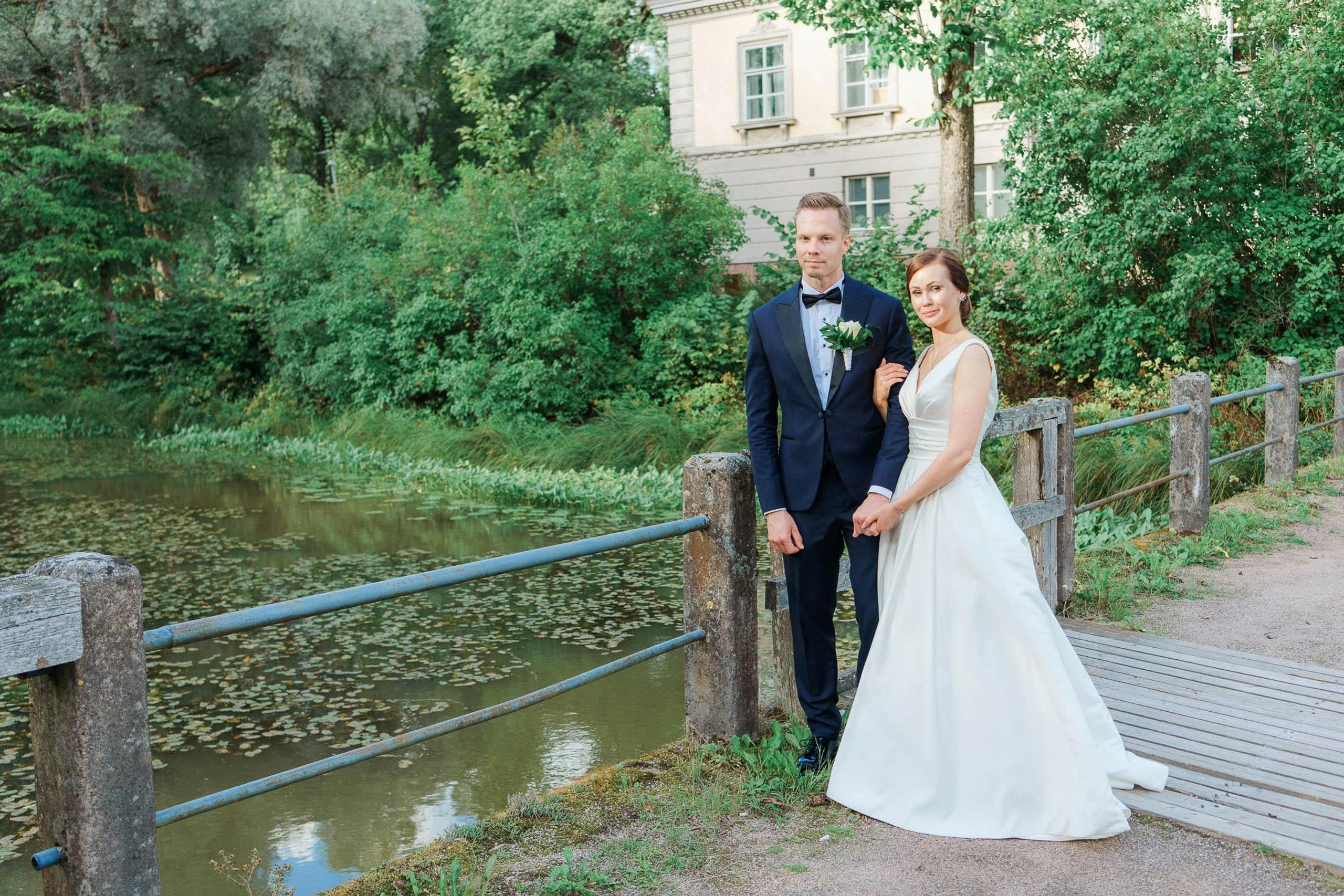 J&S, Hääkuvaaja Helsinki|kesähäät Espoon kartanossa