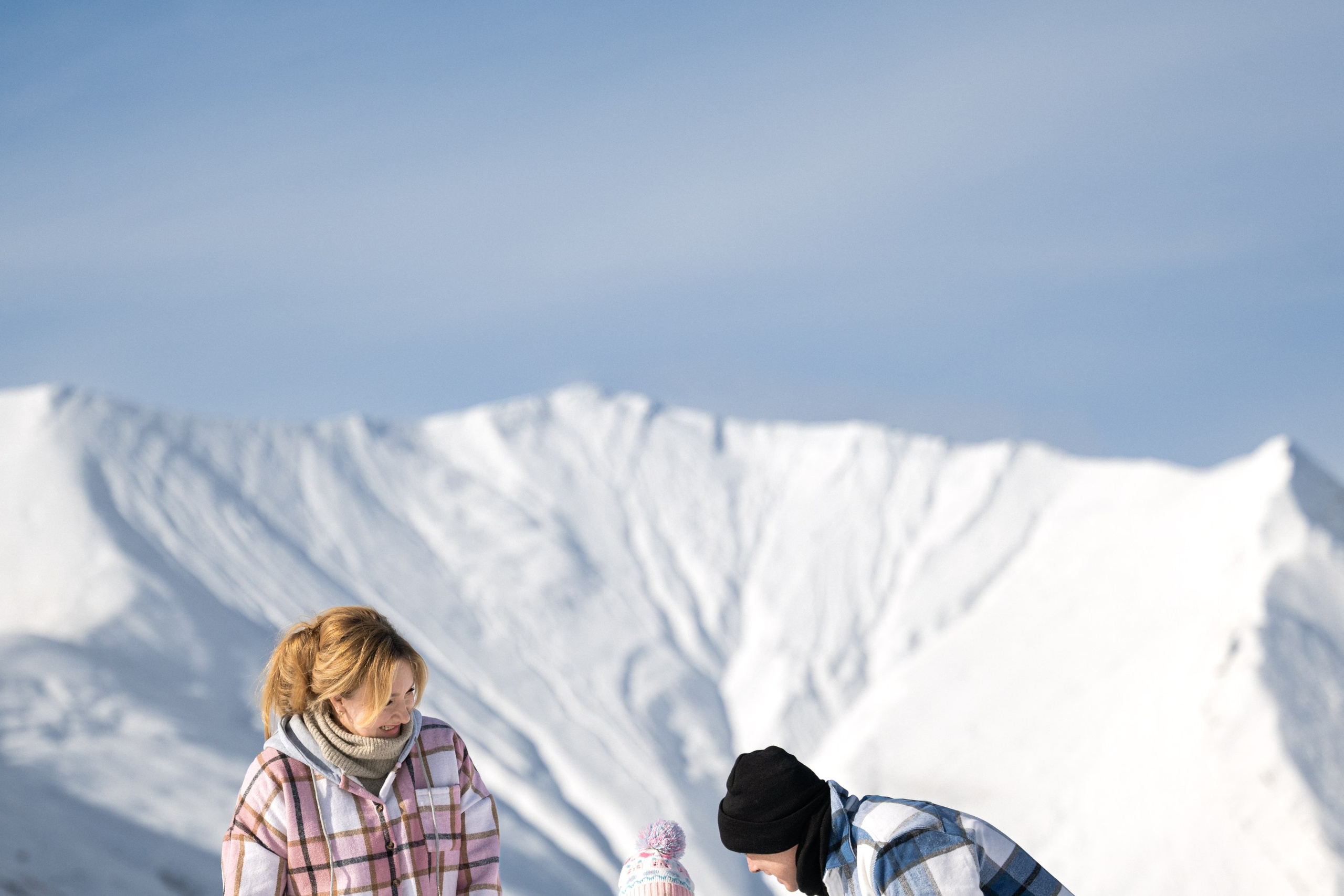 Снежная фотосессия в Гудаури. Фотосессия в Гудаури. Семейная фотосессия в Гудаури. Фотограф Гудаури. Фотосессия в Гудаури.