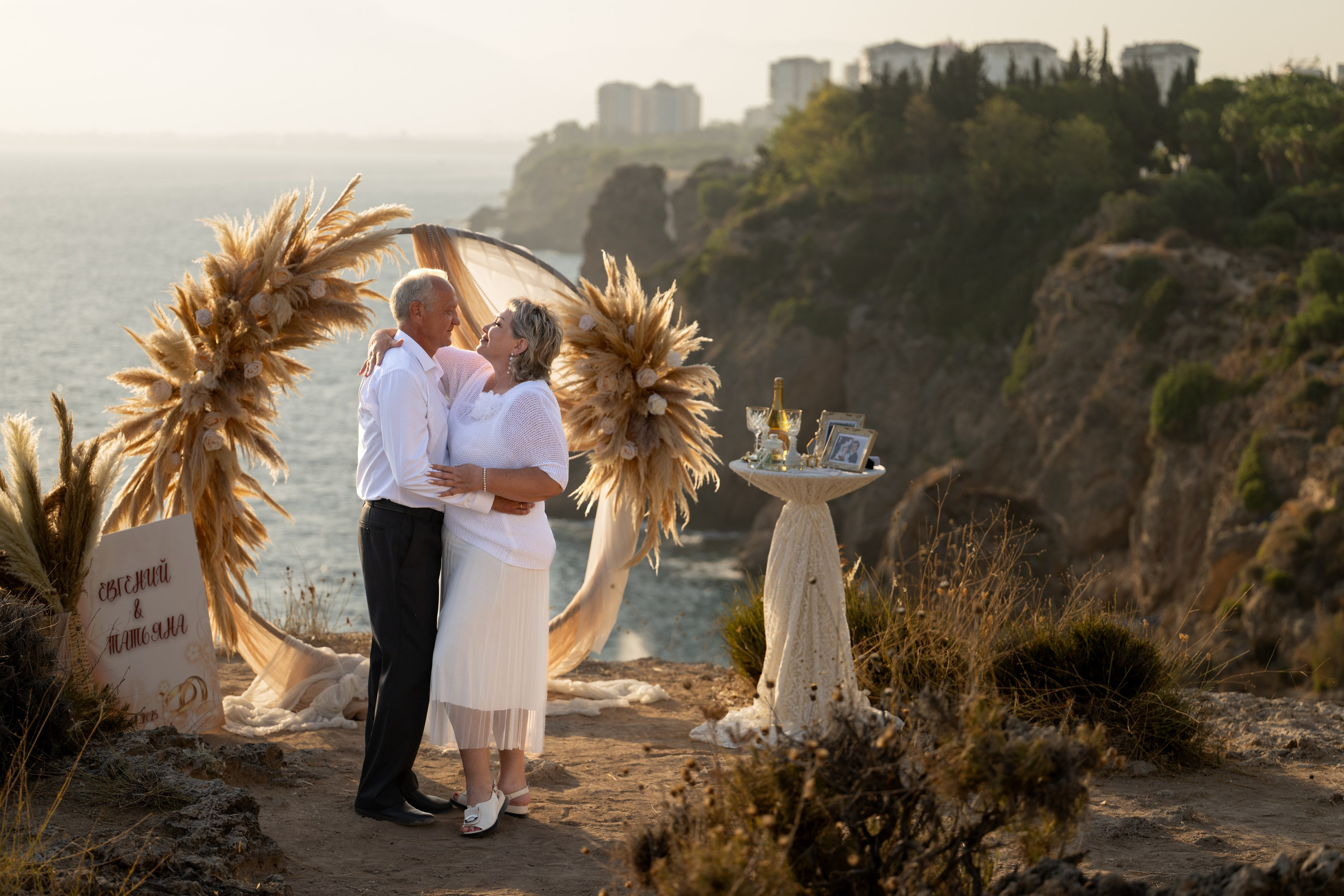 Cliffside Photoshoot in Antalya — Antalya photographer