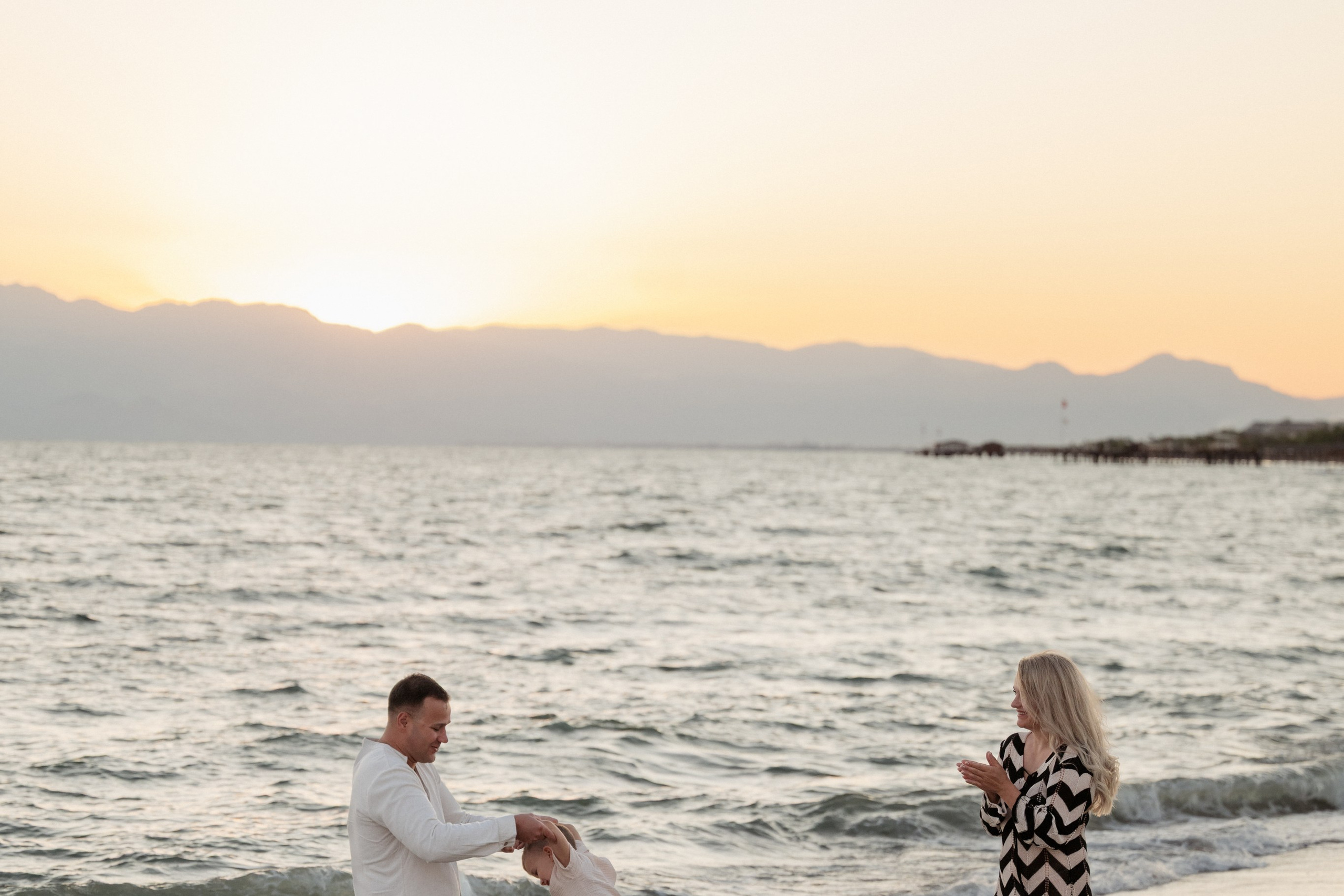 Белек —фотосессия на песчаном пляже на закате солнца. PHOTOGRAPHER IN ANTALYA KEMER BELEK SIDE ALANYA