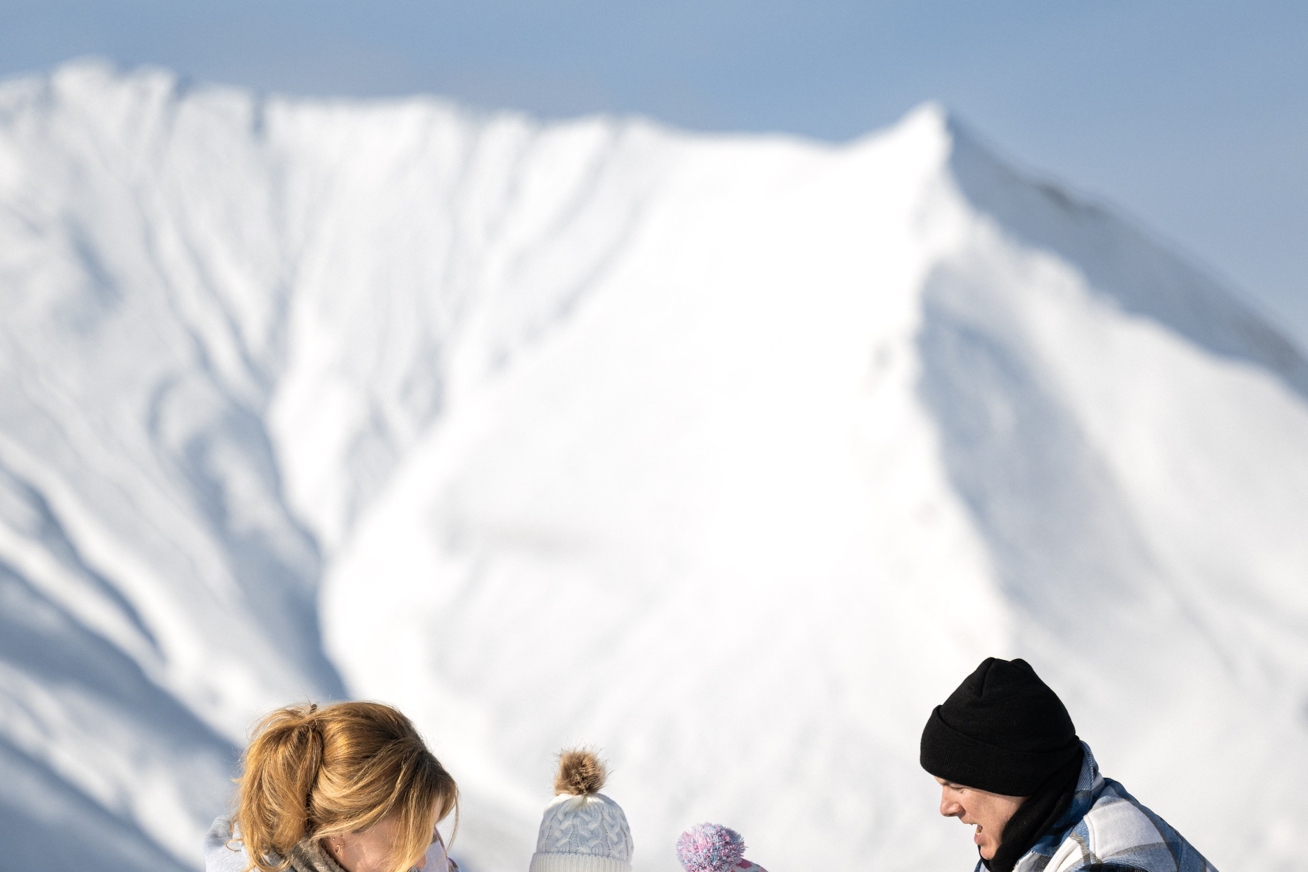 Снежная фотосессия в Гудаури. Фотосессия в Гудаури. Семейная фотосессия в Гудаури. Фотограф Гудаури. Фотосессия в Гудаури.