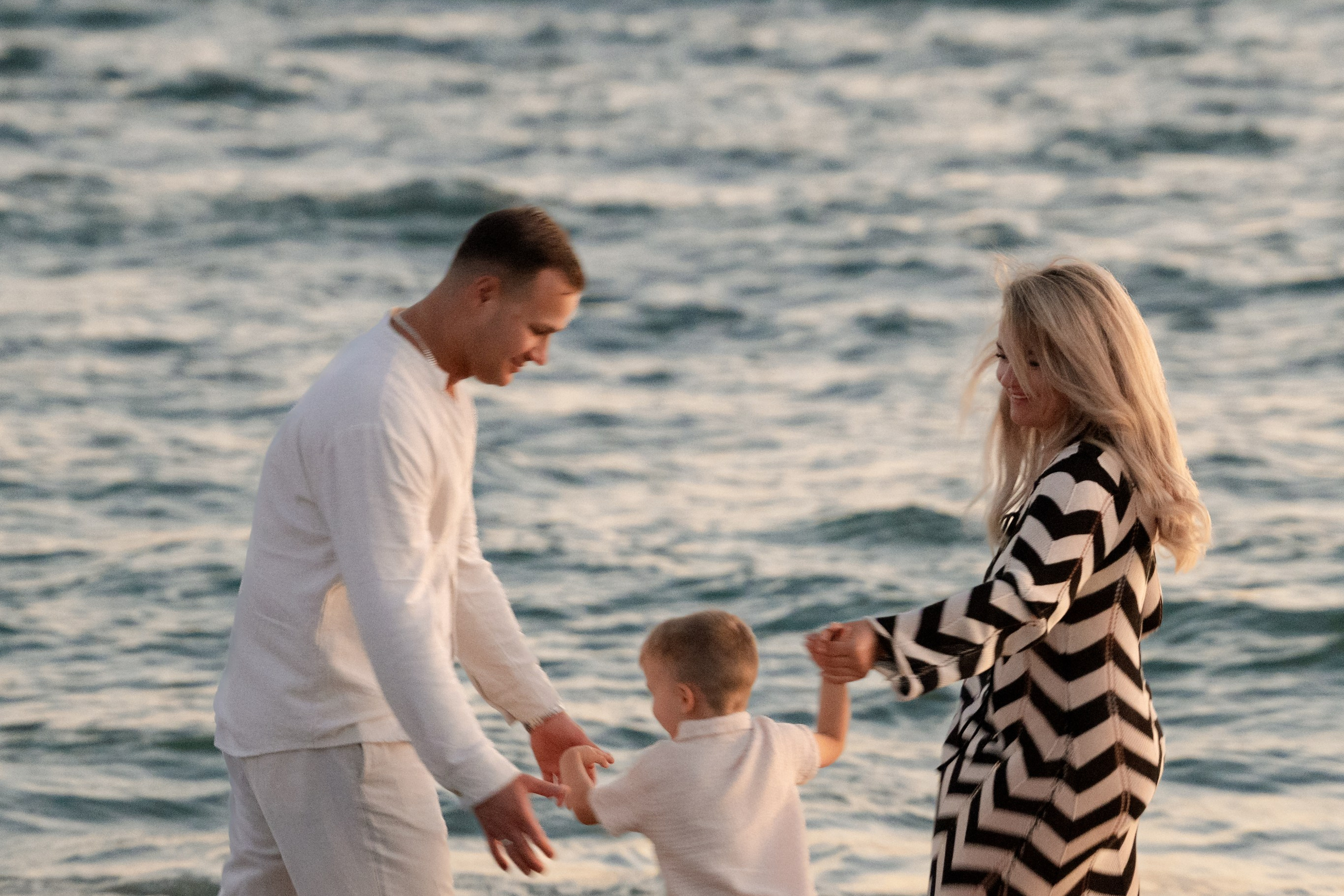 Белек —фотосессия на песчаном пляже на закате солнца. PHOTOGRAPHER IN ANTALYA KEMER BELEK SIDE ALANYA