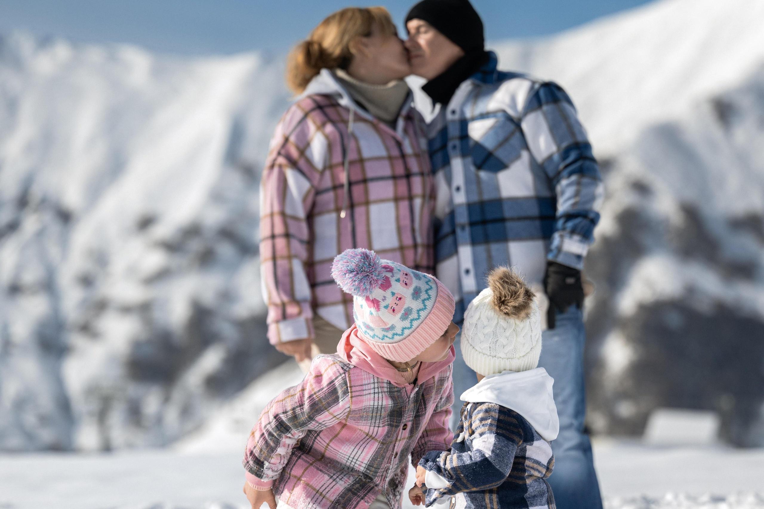 Снежная фотосессия в Гудаури. Фотосессия в Гудаури. Семейная фотосессия в Гудаури. Фотограф Гудаури. Фотосессия в Гудаури.