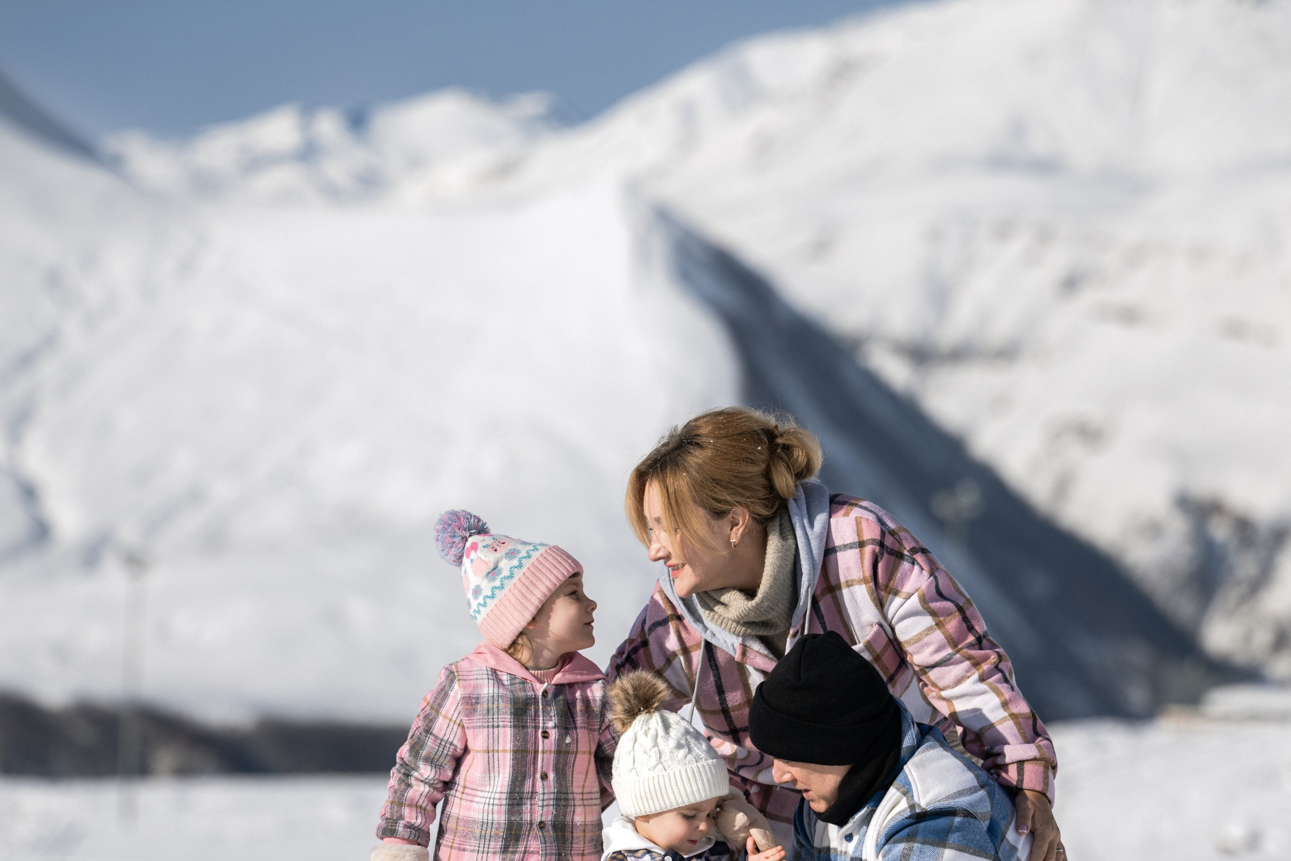 Снежная фотосессия в Гудаури. Фотосессия в Гудаури. Семейная фотосессия в Гудаури. Фотограф Гудаури. Фотосессия в Гудаури.