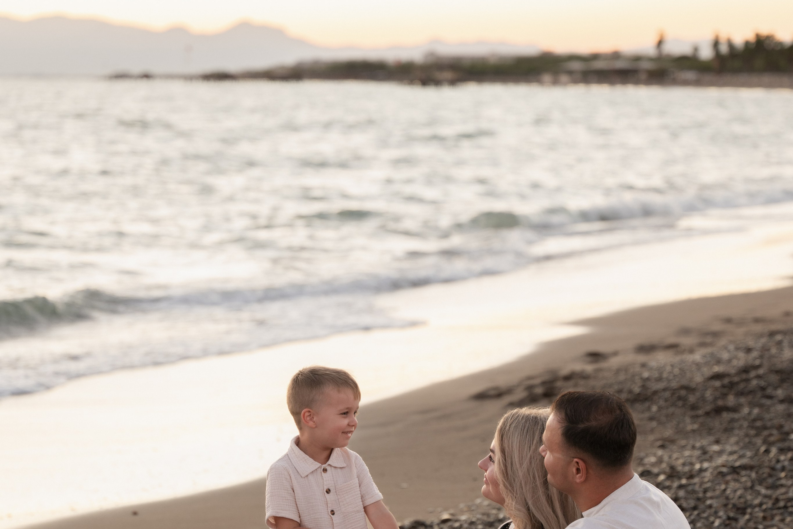 Белек —фотосессия на песчаном пляже на закате солнца. PHOTOGRAPHER IN ANTALYA KEMER BELEK SIDE ALANYA