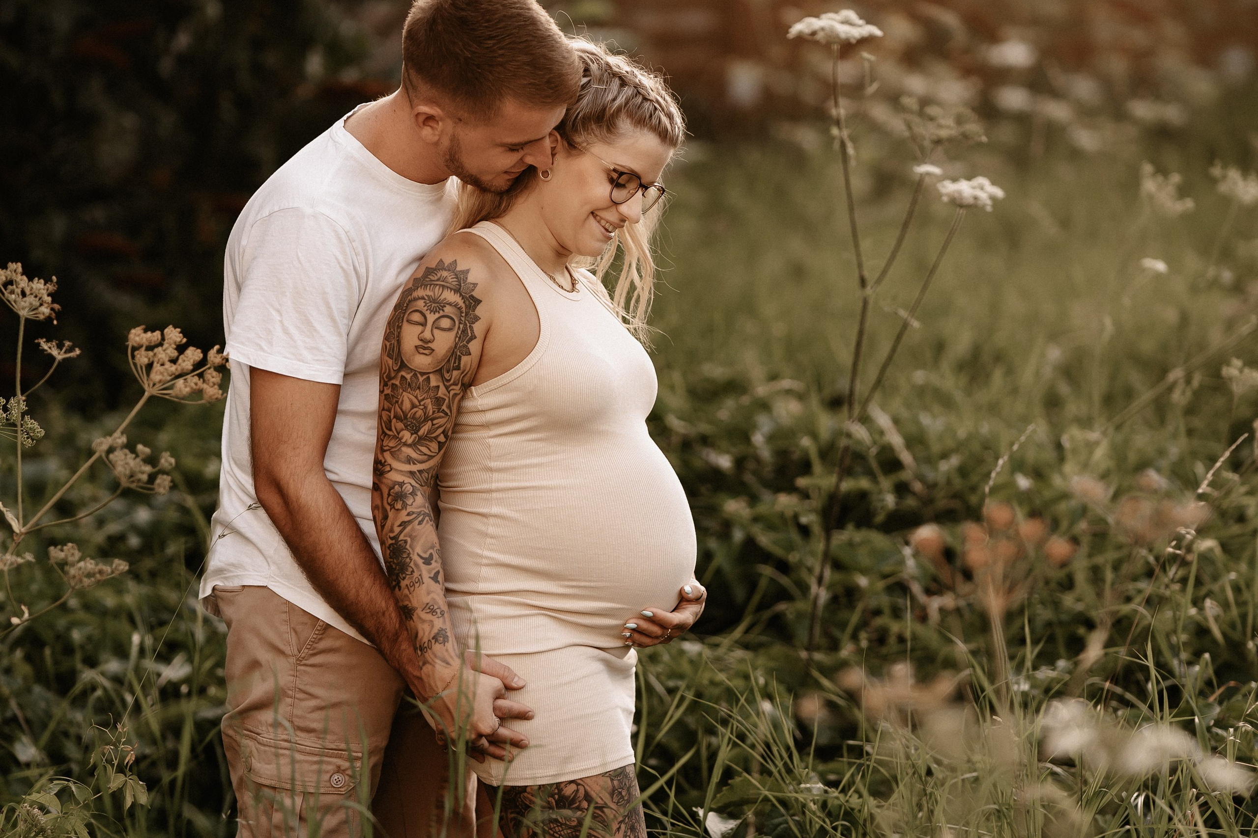 Loving family in summer. Portraitfotografie in Gründau Elena Ohnstedt