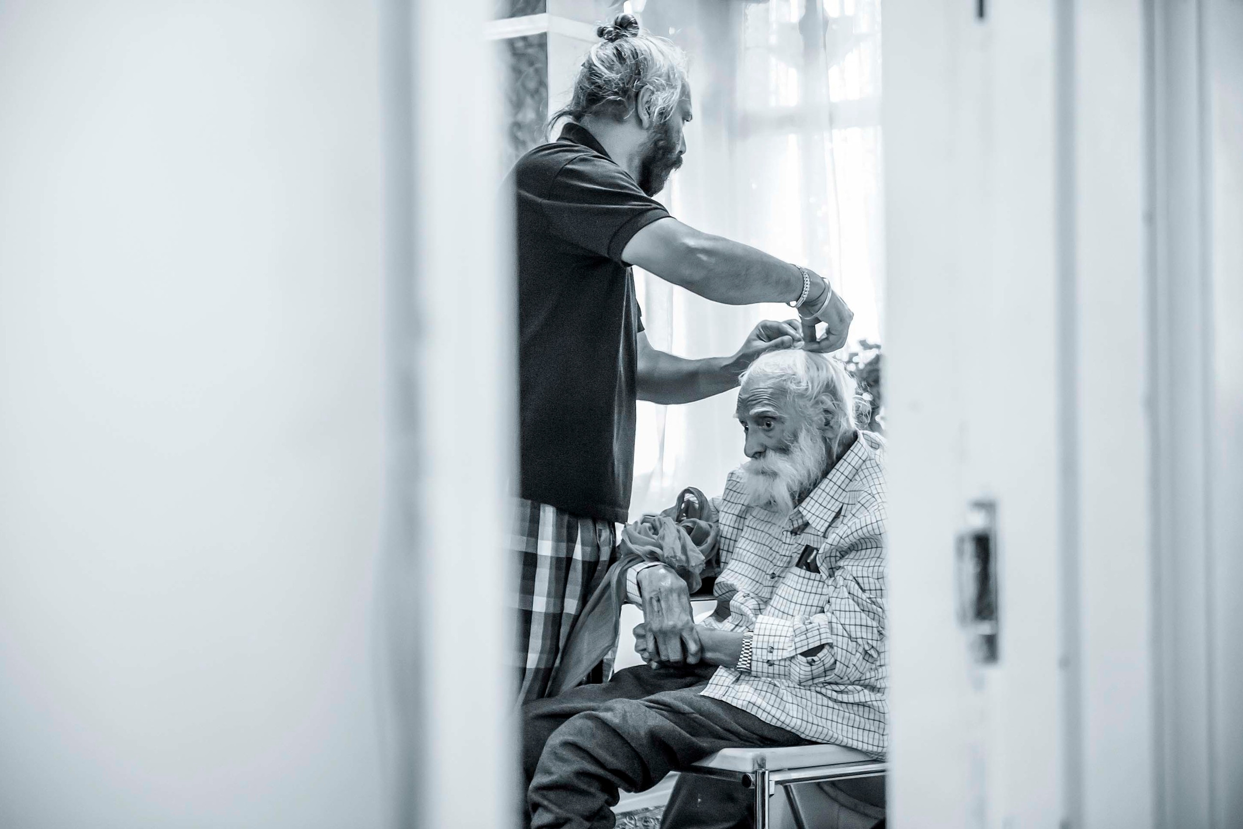 Wedding photographer Southall , senior sikh putting his turban London Uk Nikon D850