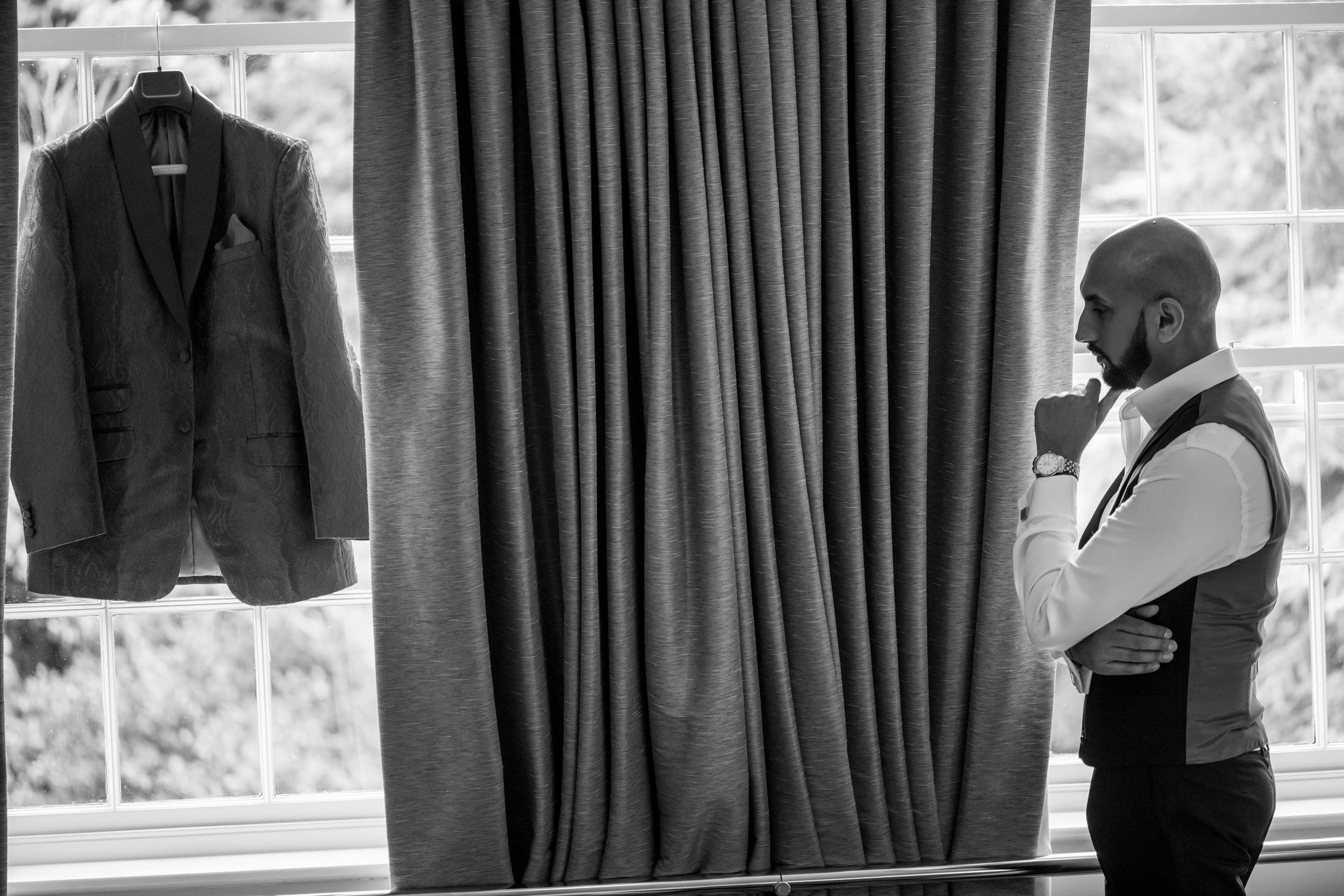 Wedding photographer Royal Berkshire, Ascot UK groom getting ready Nikon D850