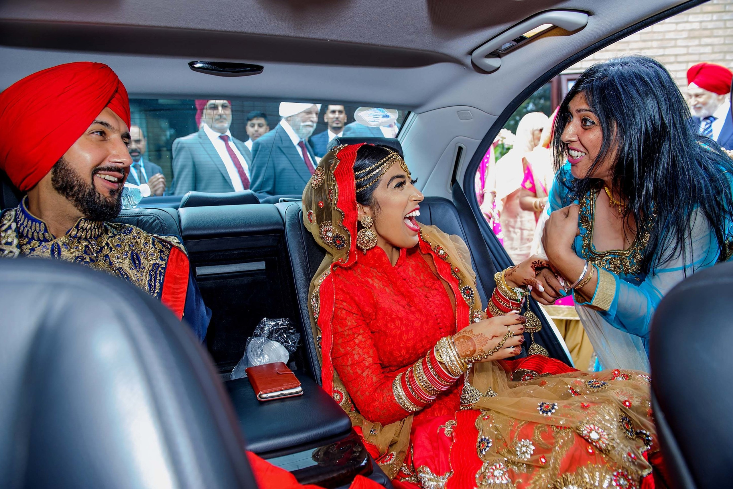 Wedding photographer Royal Berkshire, Ascot UK Nikon D850  bride and groom in the car getting home from the venue