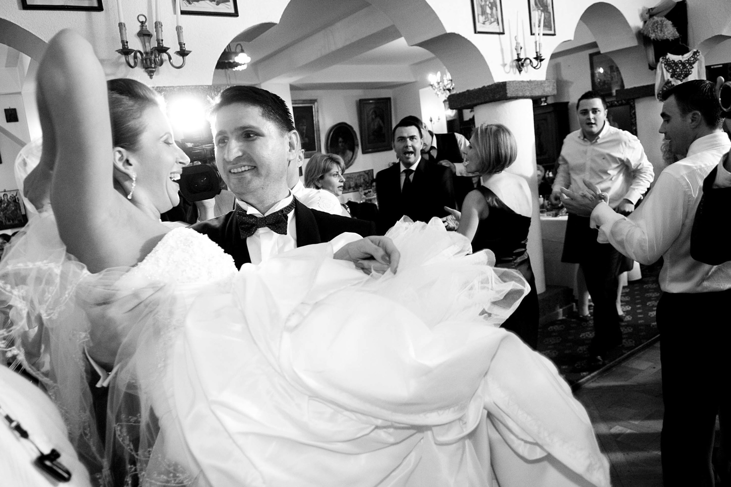 Wedding photographer Saint Spyridon the New Church Bucharest Romania Nikon D850 Religious ceremony