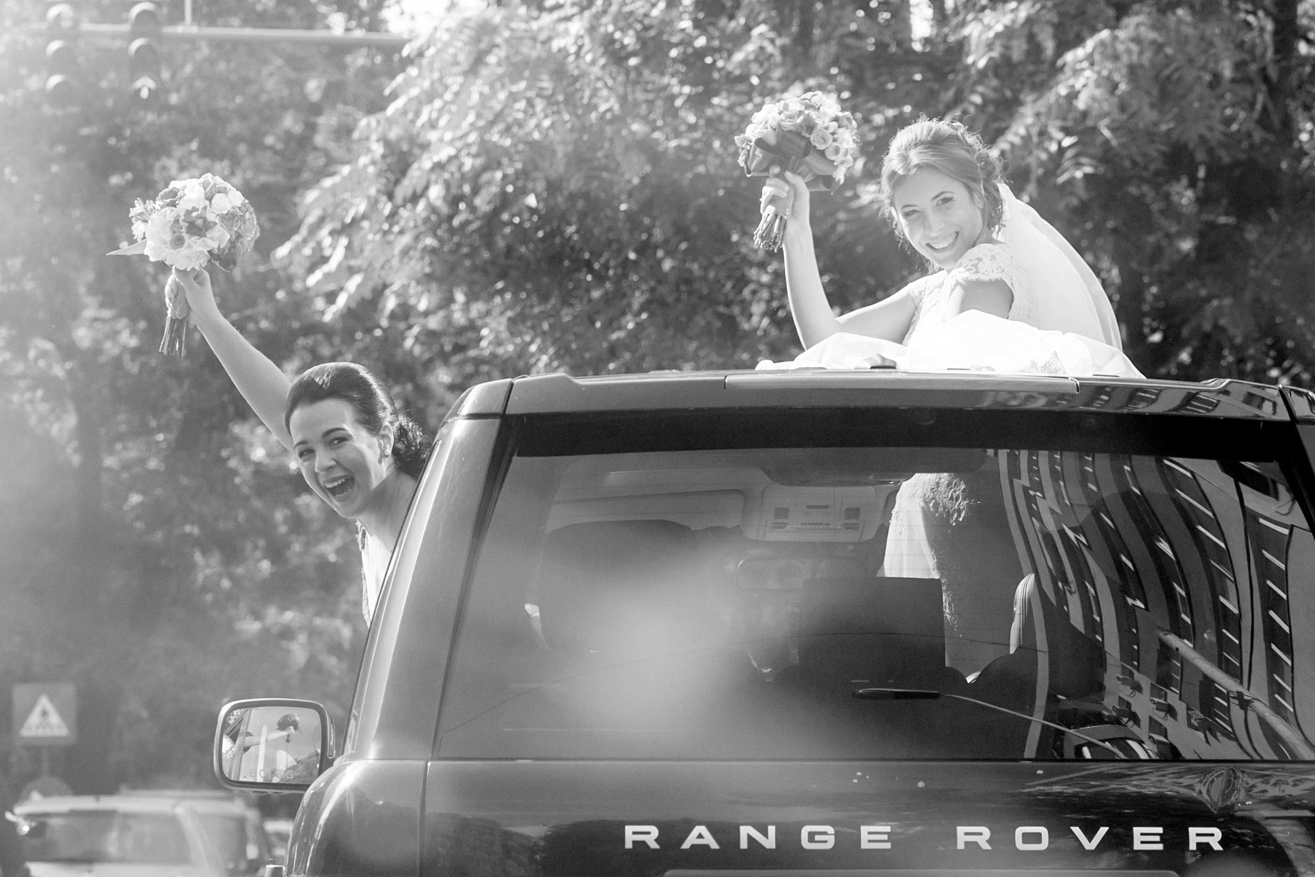 Wedding photographer Snagov Palace Bucharest RomaniaNikon D850 bride and bridesmaid on their ways to church in a Range Rover SUV