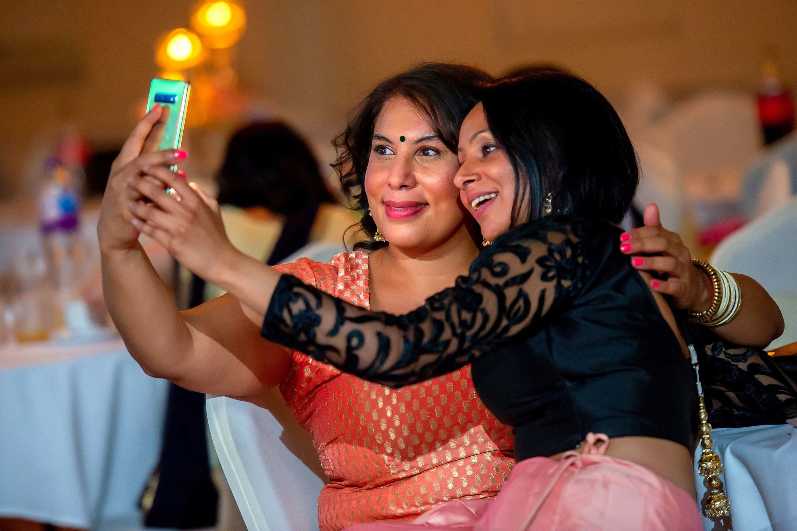 Wedding photographer Wrest Park, Bedfordshire UK Nikon D850 Two ladies taking a selfie