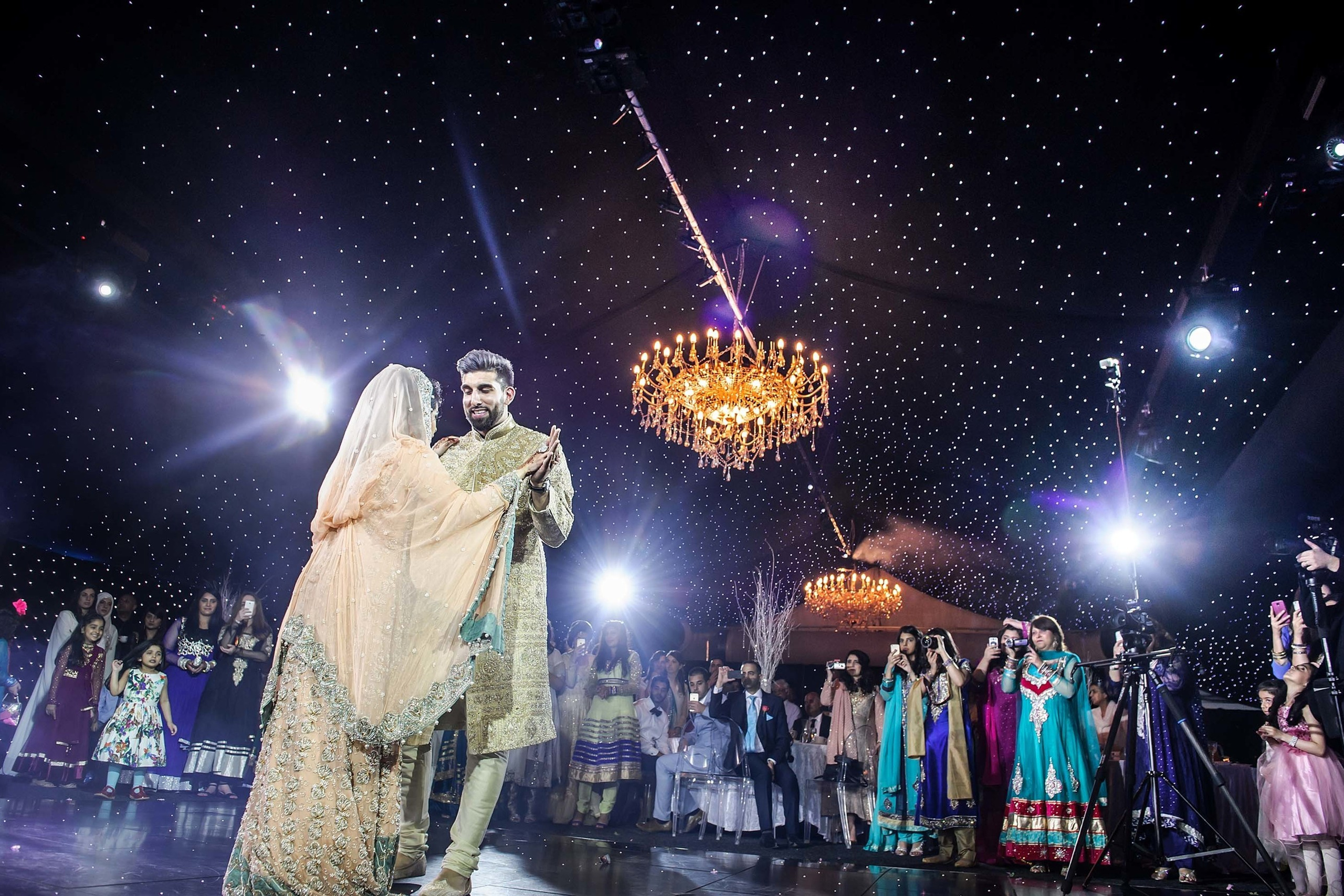 Wedding photographer Newland Manor,  Chalfont St Peter, UK Nikon D850 wedding reception