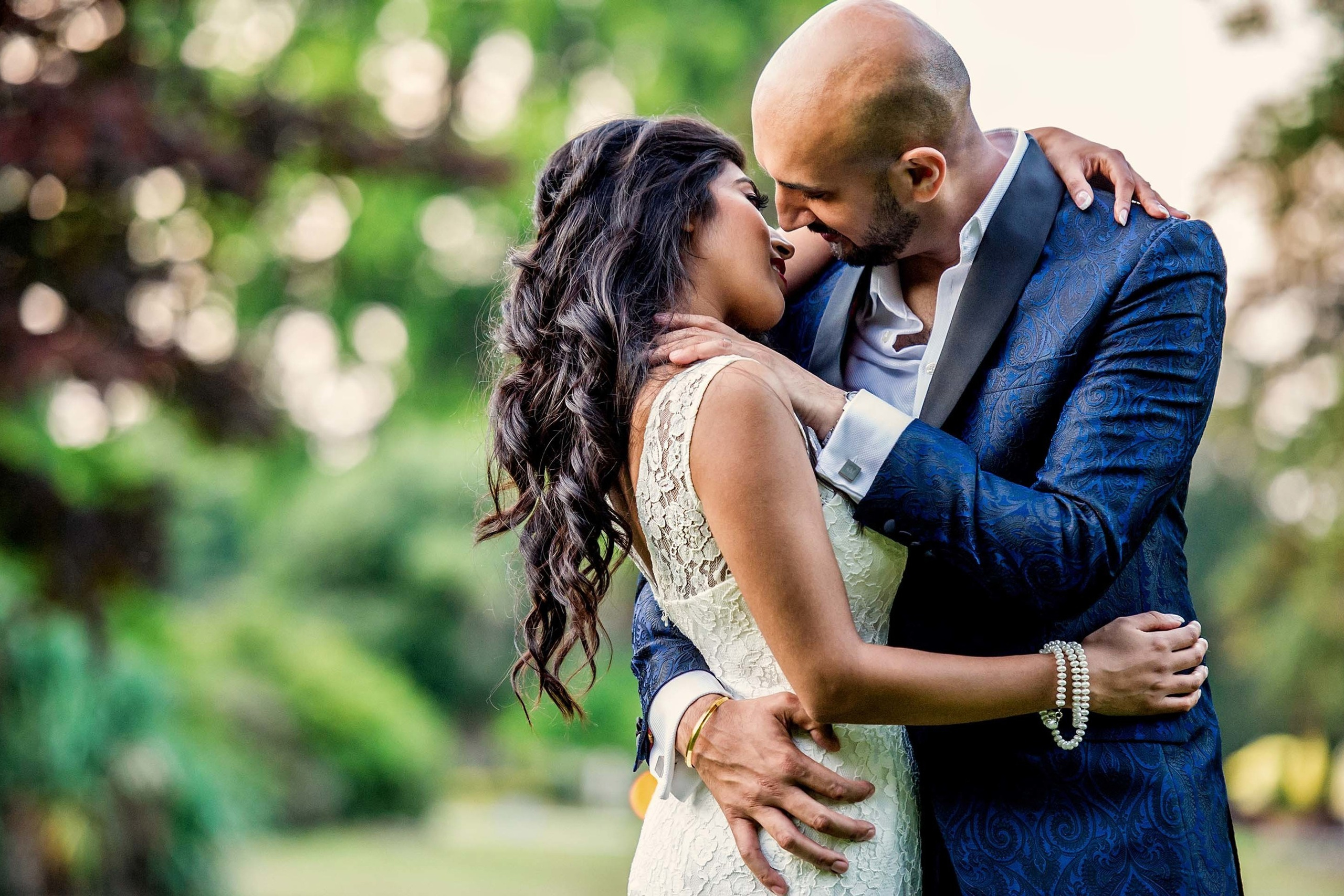 Wedding photography session The Royal Berkshire Hotel, Ascot, UK. Wedding photographer Nikon D850 couple hugging each other