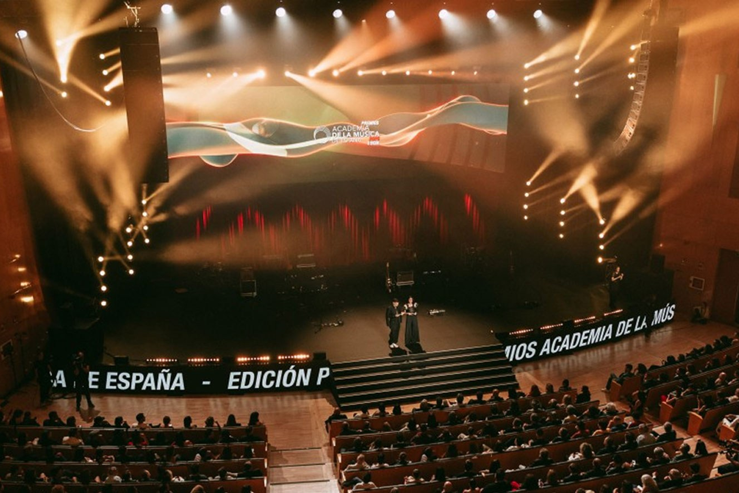 Manuela Vellés regresa a la música: el nuevo sencillo Ocupo espacio marca una transformación creativa | FOTKAI