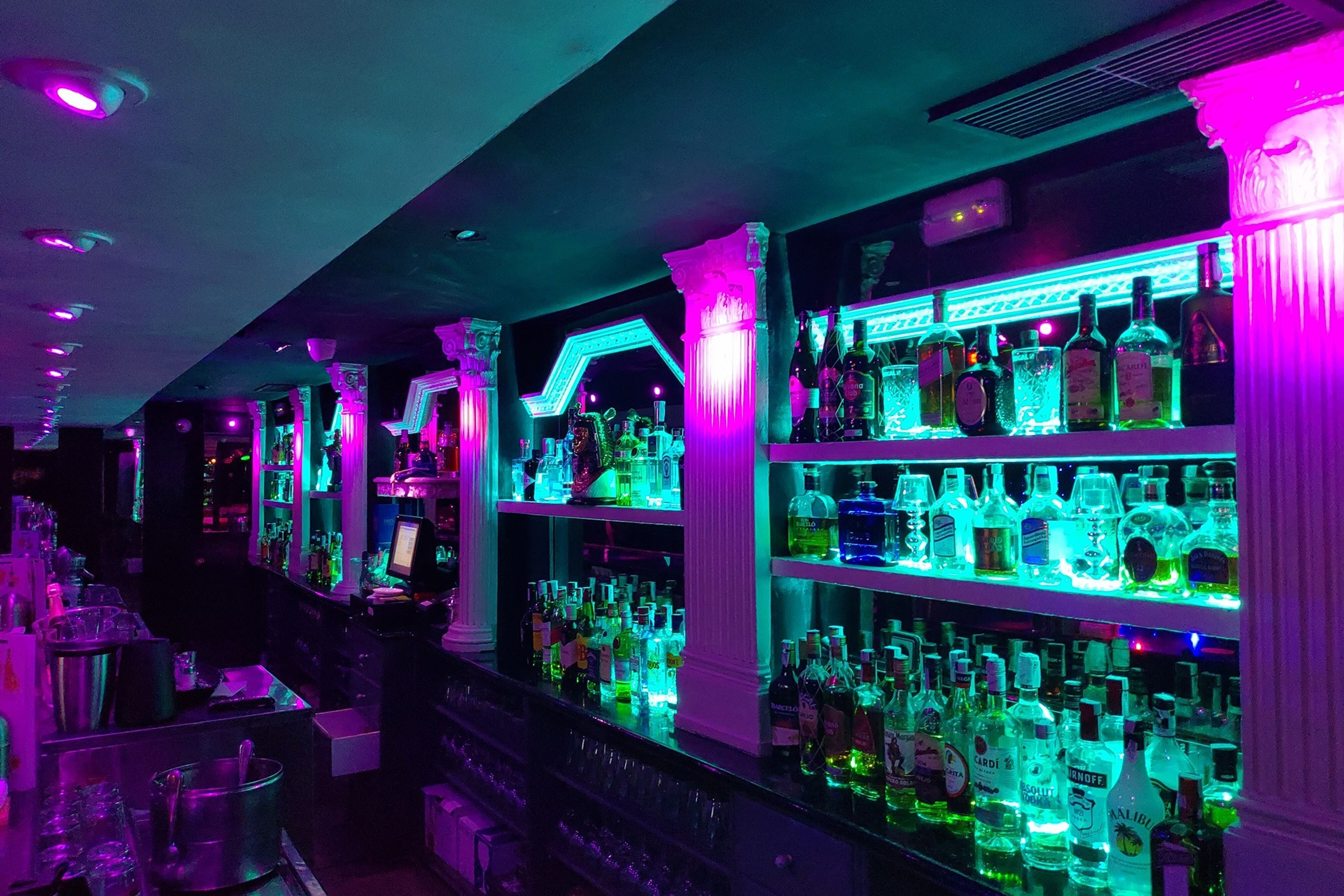 Где отдохнуть в Торревьехе — лучшие бары, клубы и концертные залы | FOTKAI