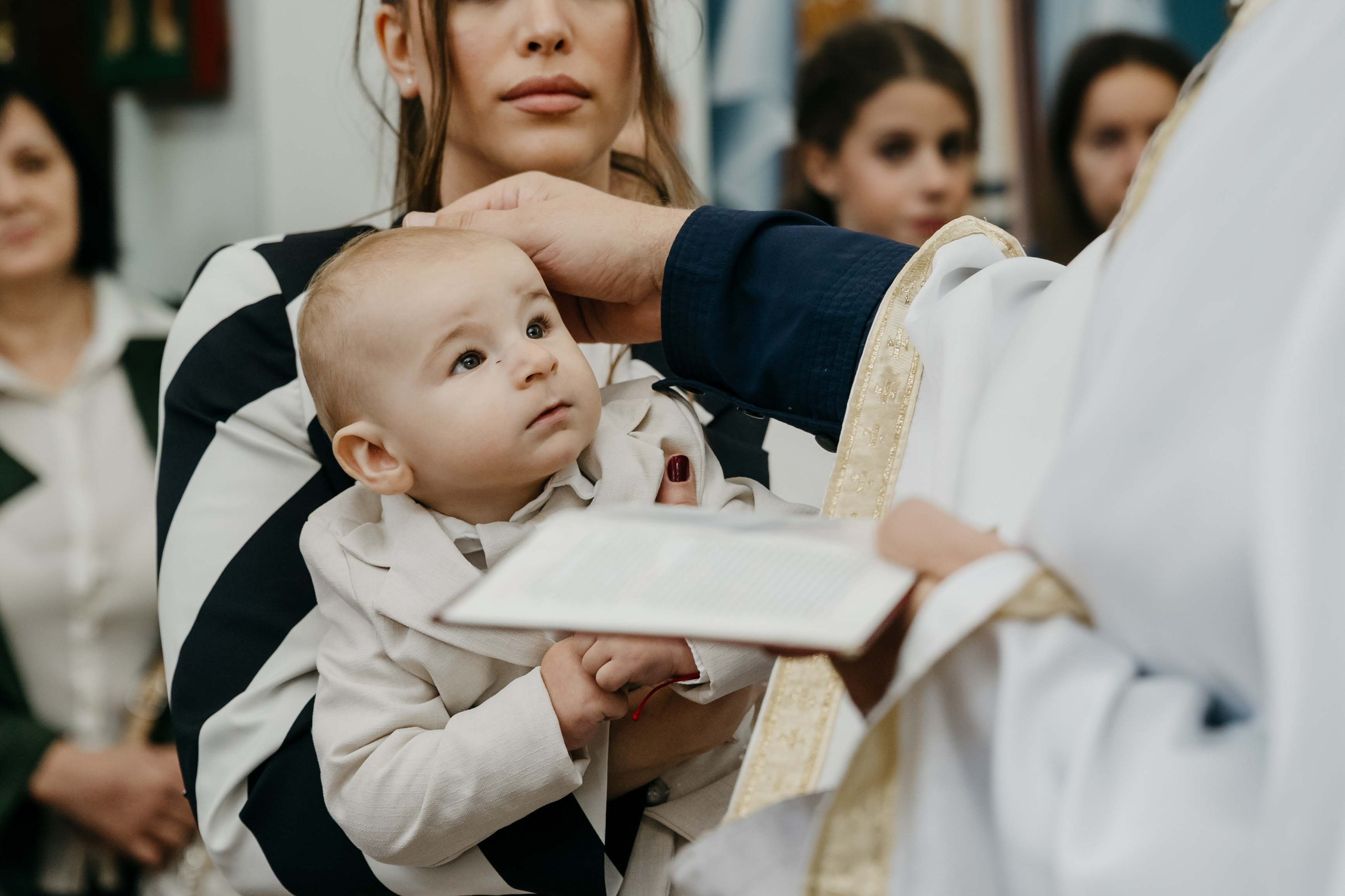Krštenje deteta u crkvi u Pančevu
