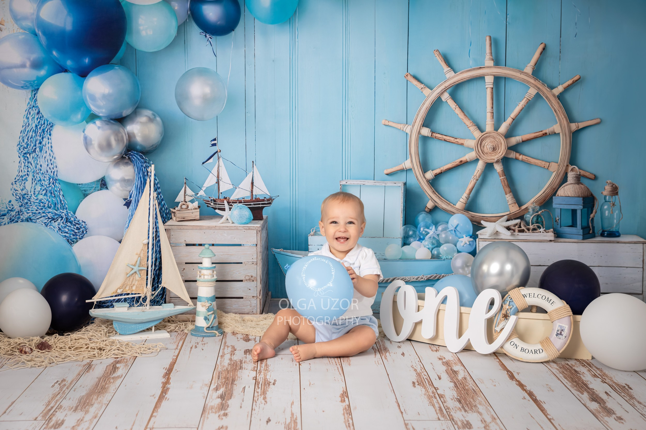 Cake smash photo session Hertfordshire, Stevenage. Stevenage, Hertfordshire family, maternity and newborn photographer