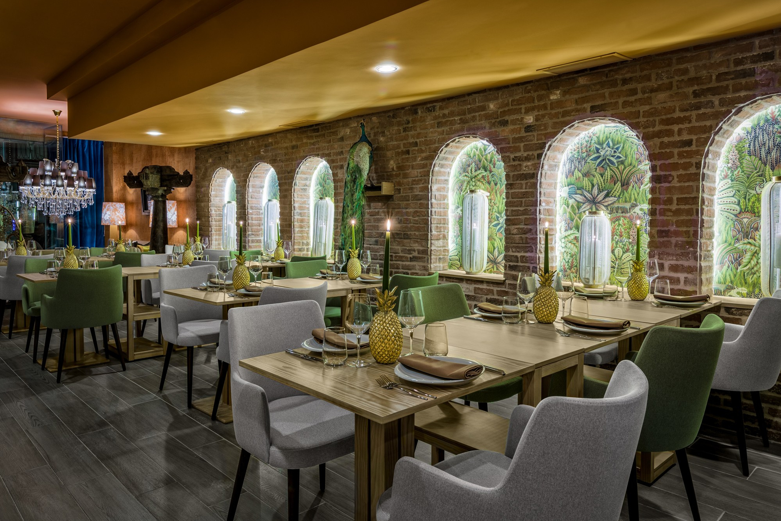 ELEBE ENTRE PAREDES. André Fontoura