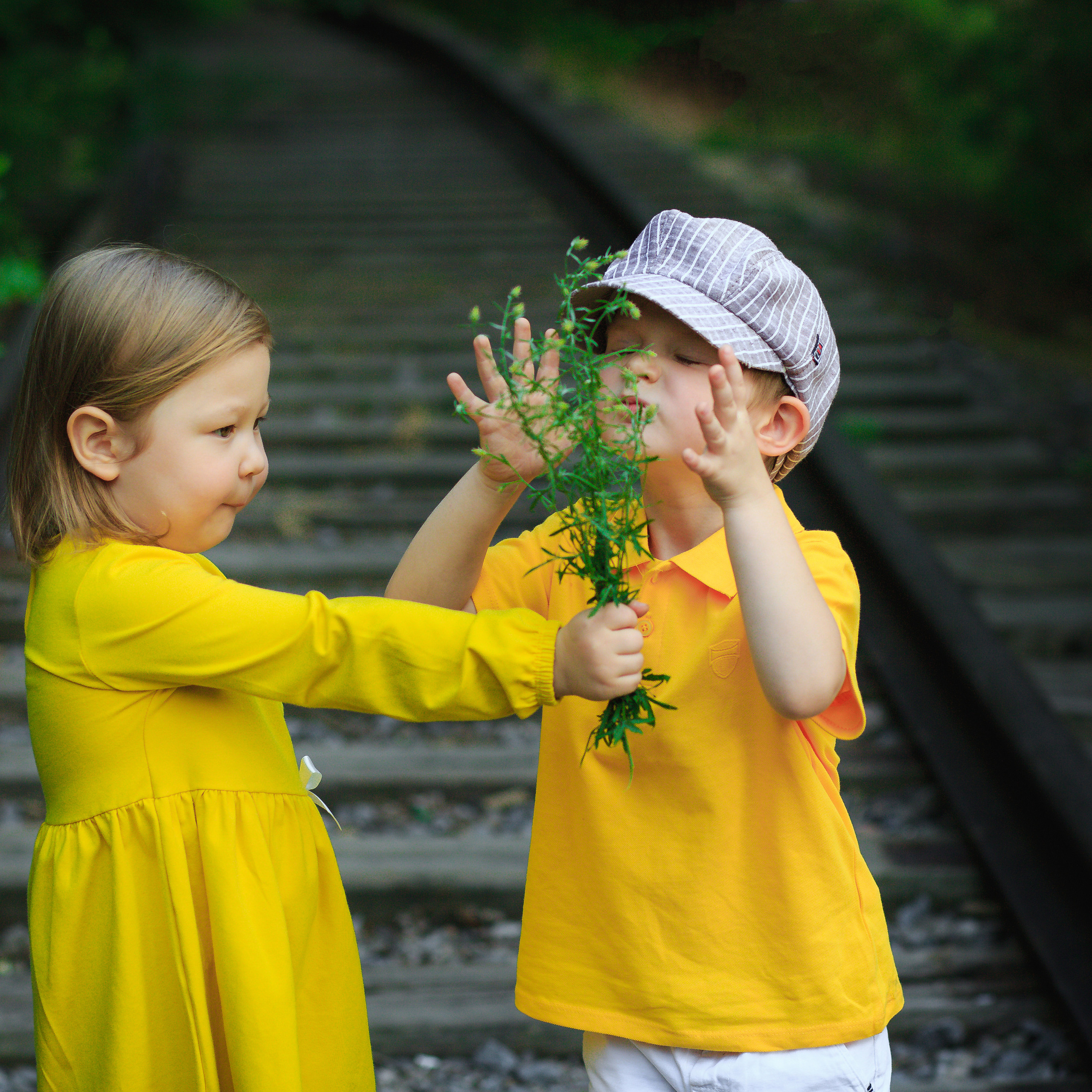 детский фотограф Ташкент, семейный фотограф Ташкент, рельсы в Ташкенте