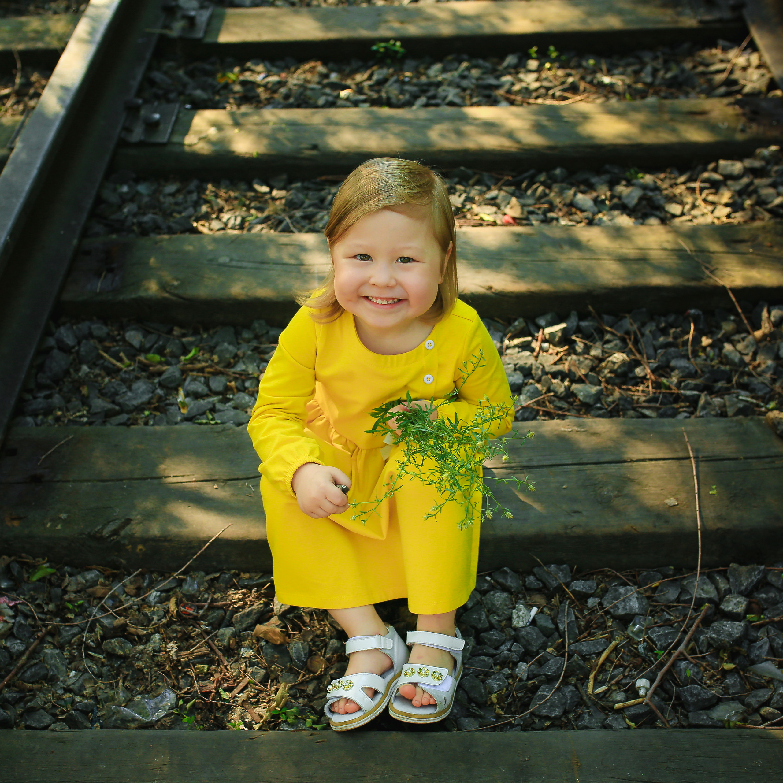 детский фотограф Ташкент, семейный фотограф Ташкент, рельсы в Ташкенте