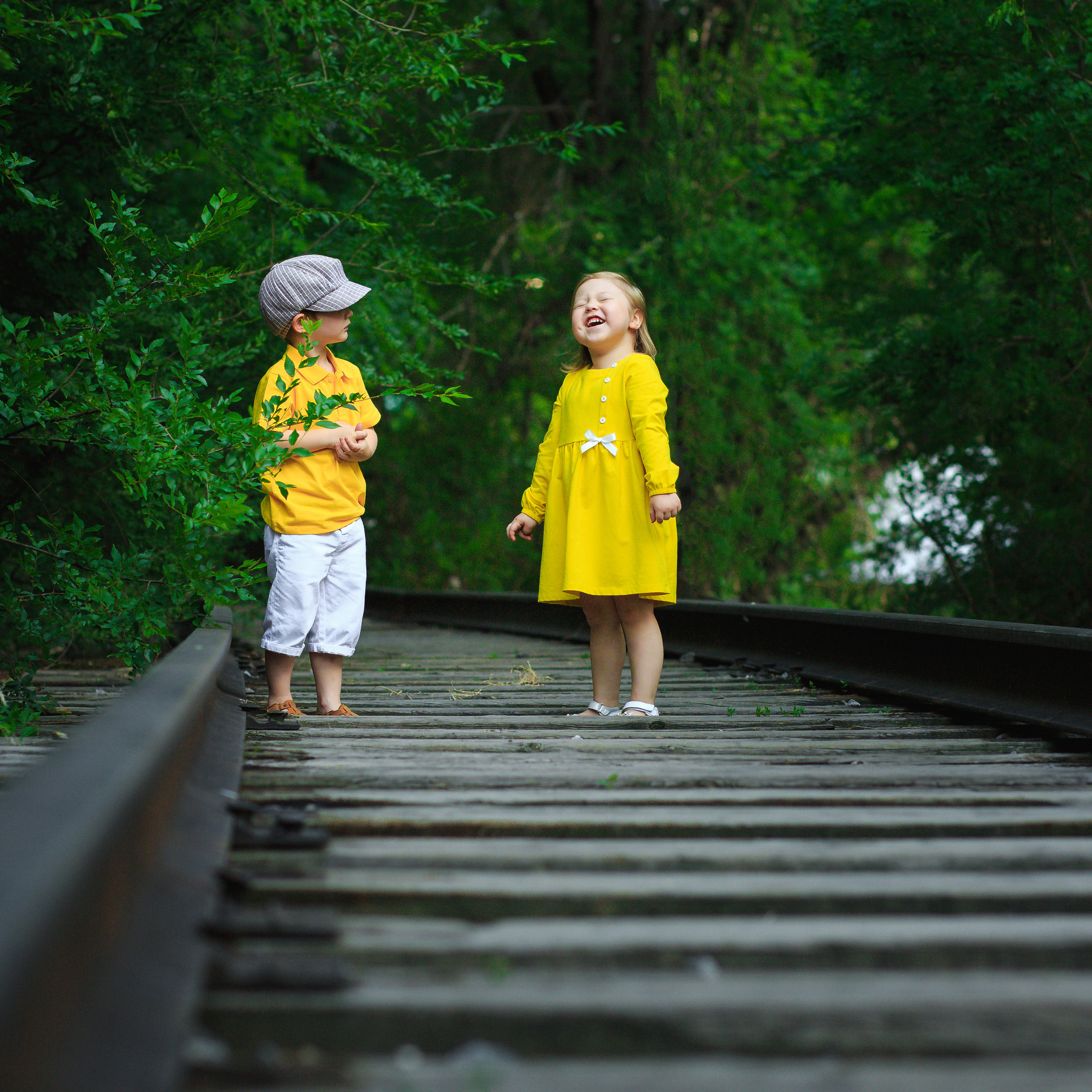 детский фотограф Ташкент, семейный фотограф Ташкент, рельсы в Ташкенте