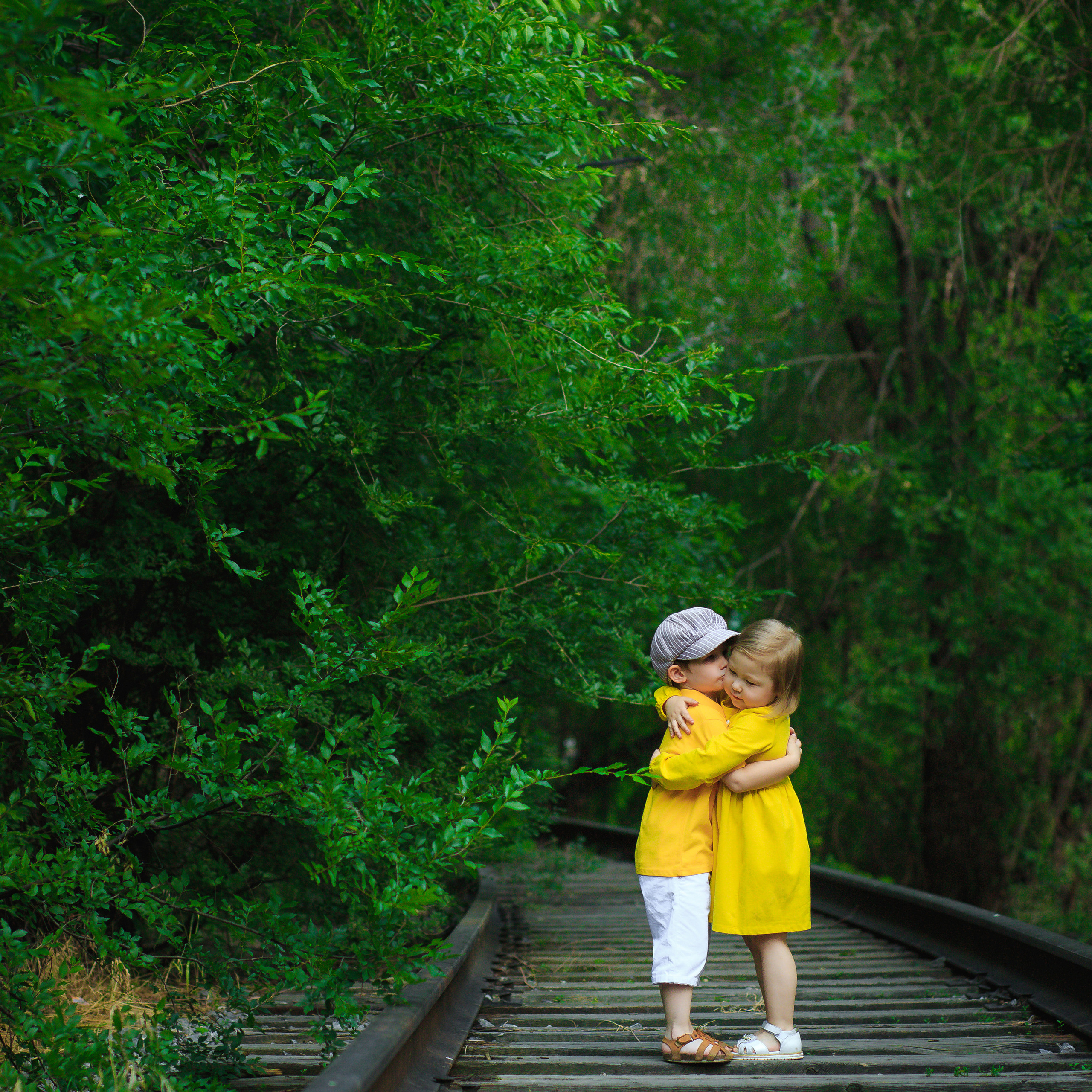 детский фотограф Ташкент, семейный фотограф Ташкент, рельсы в Ташкенте, фотосессия Ташкент