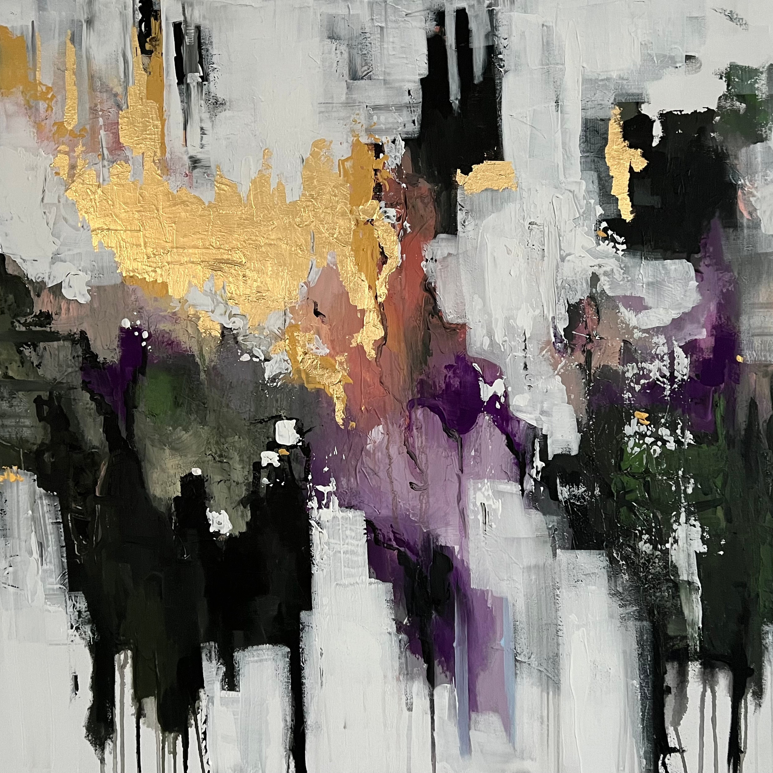 Хаотичные пятна на большом холсте и белом фоне